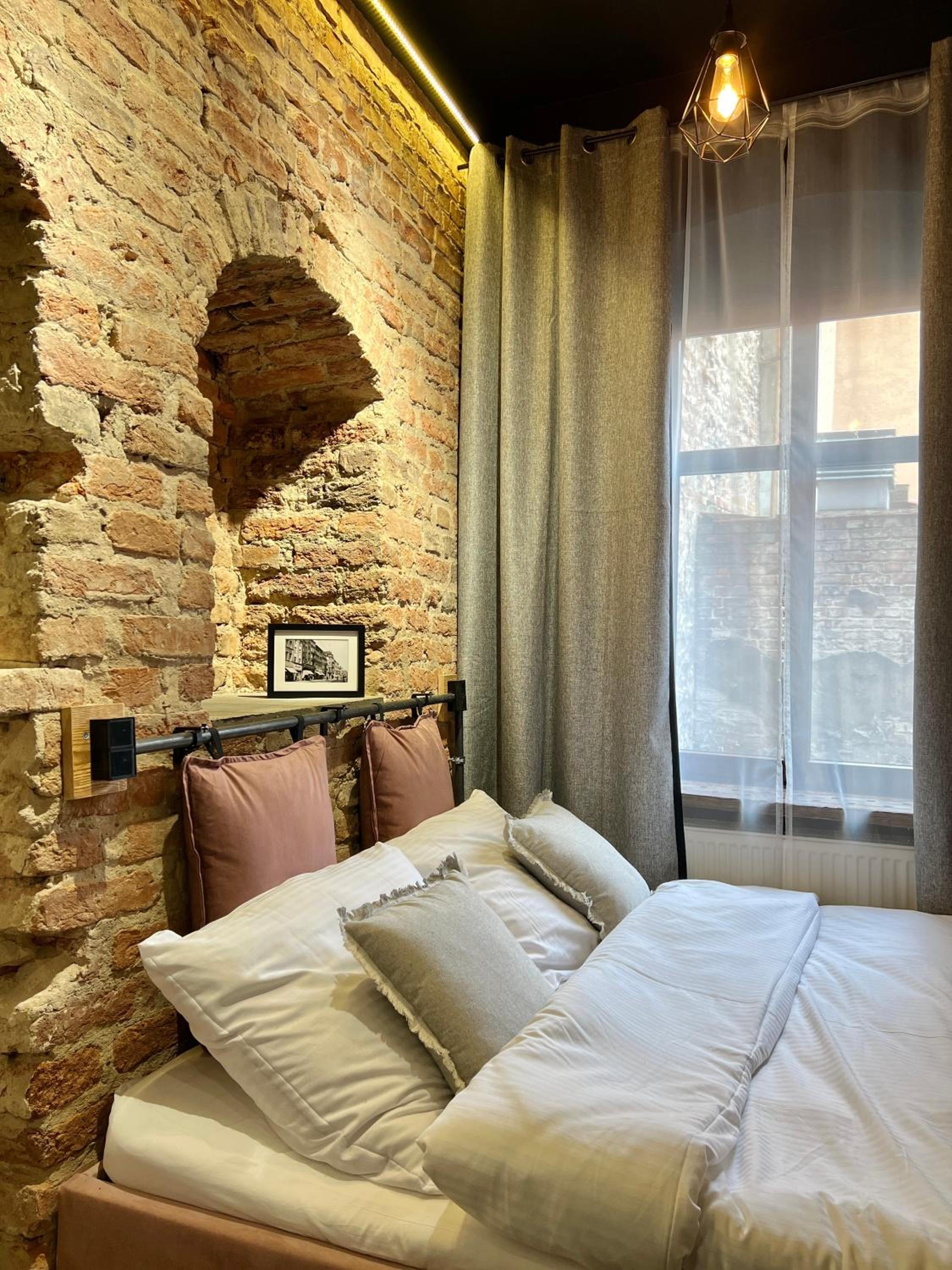 One-Bedroom Apartment - Photo 20