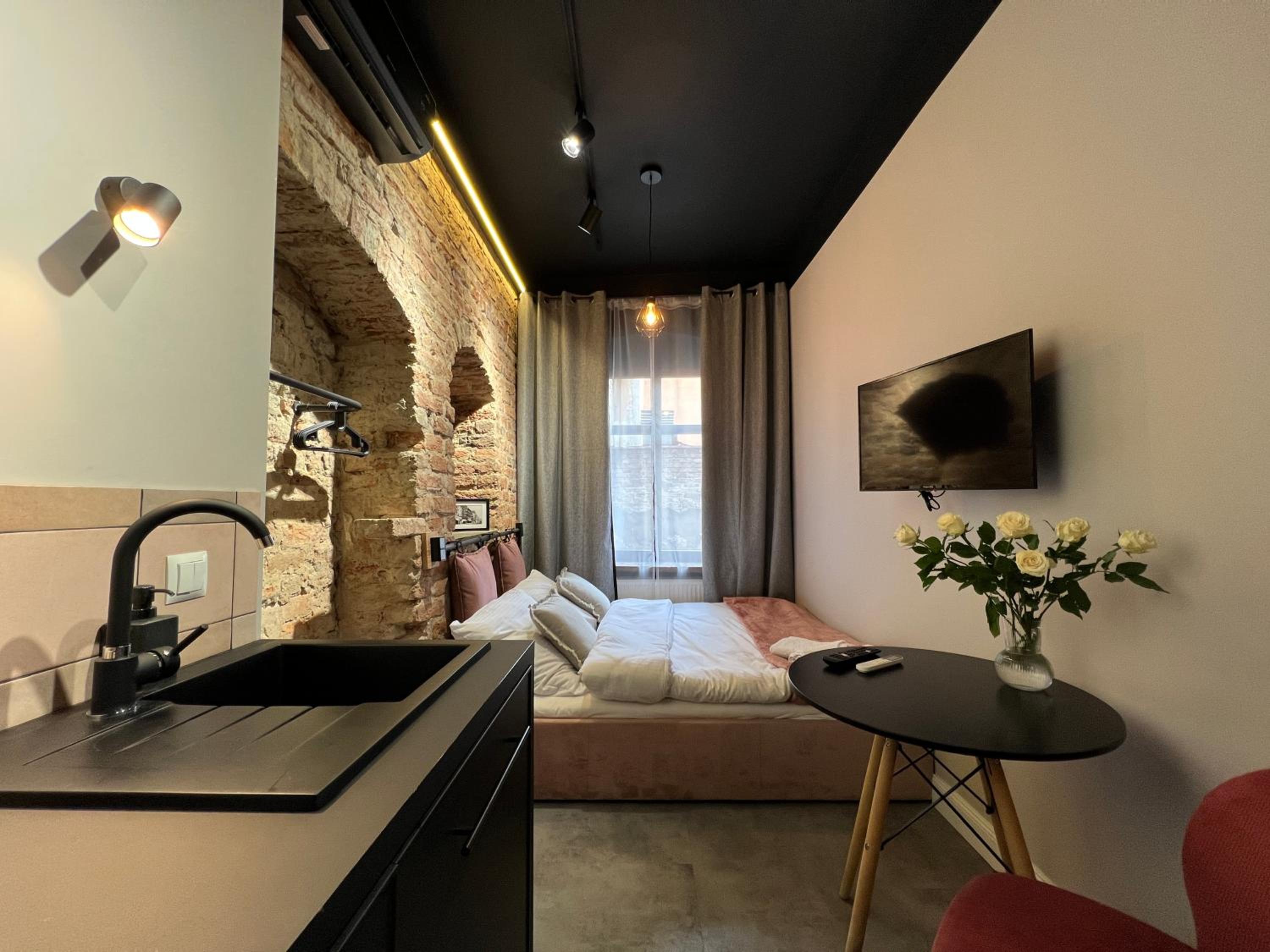 One-Bedroom Apartment - Photo 33
