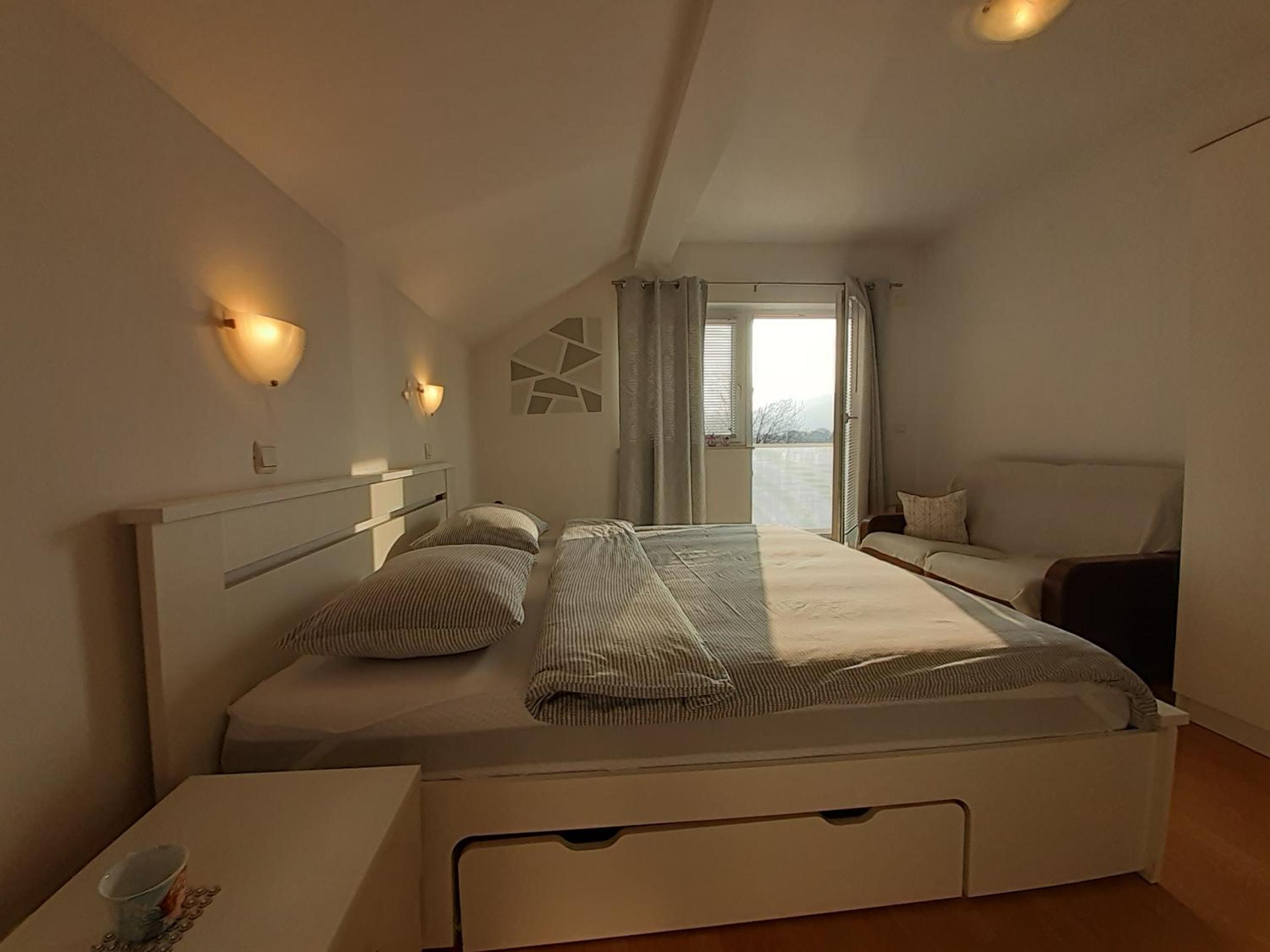 Two-Bedroom House - Photo 19