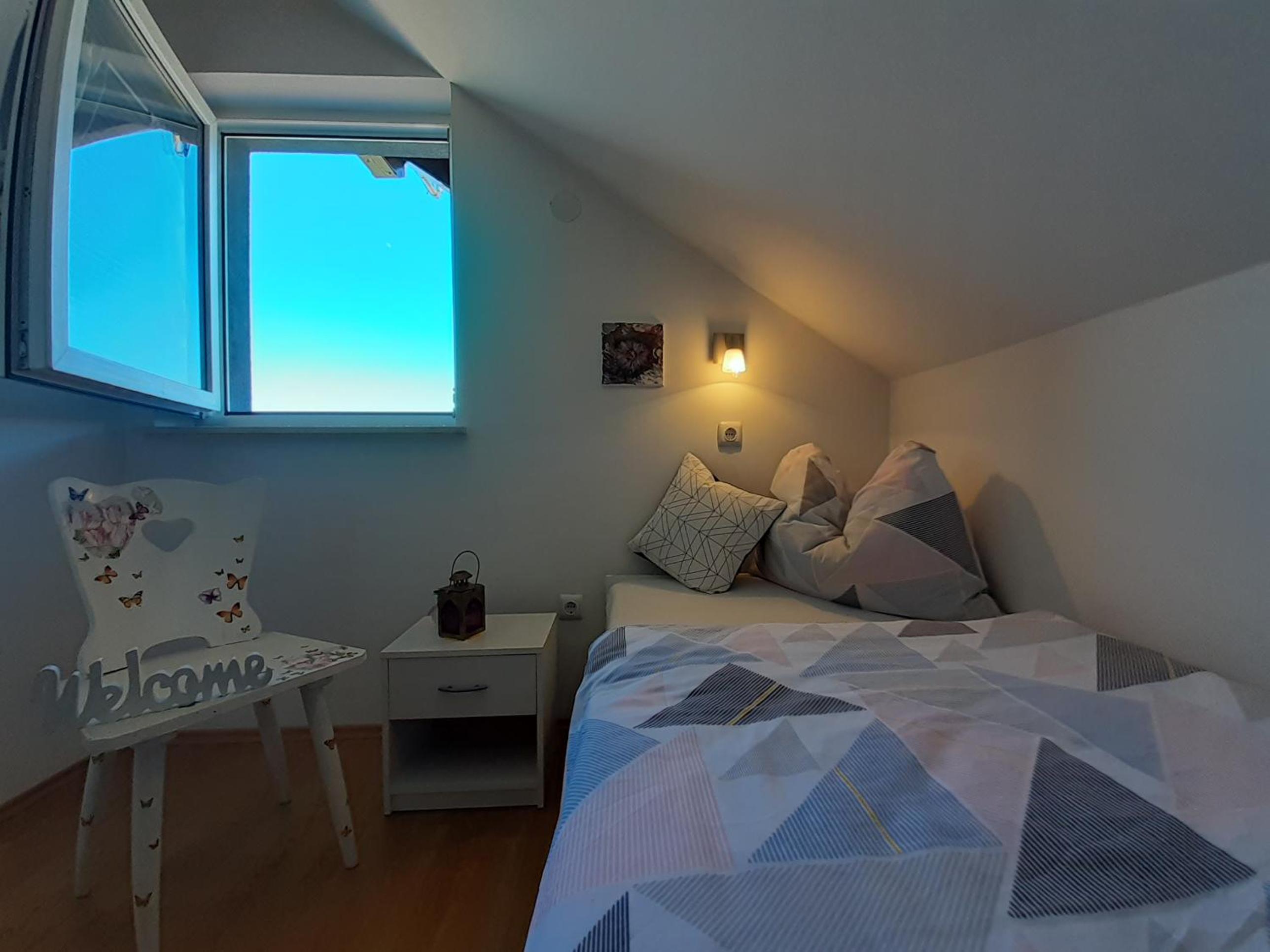 Two-Bedroom House - Photo 18