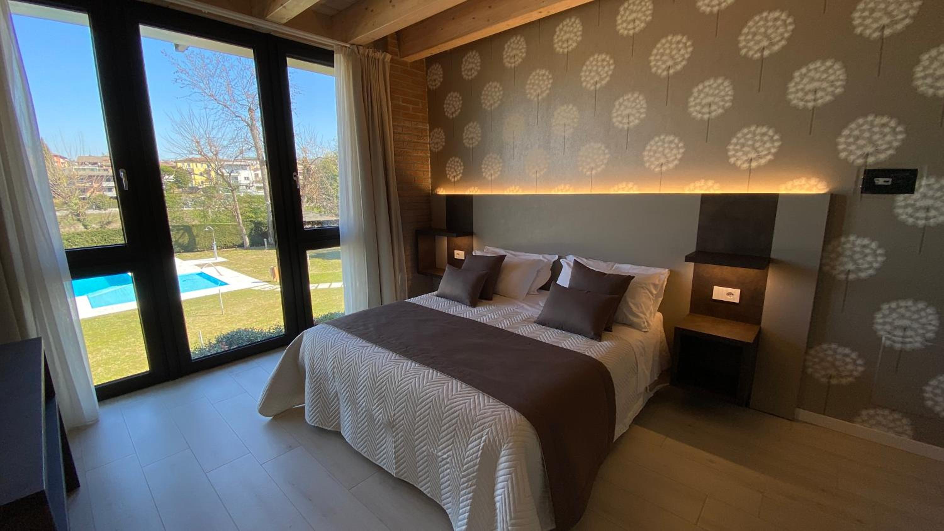 Deluxe Apartment with Garden View