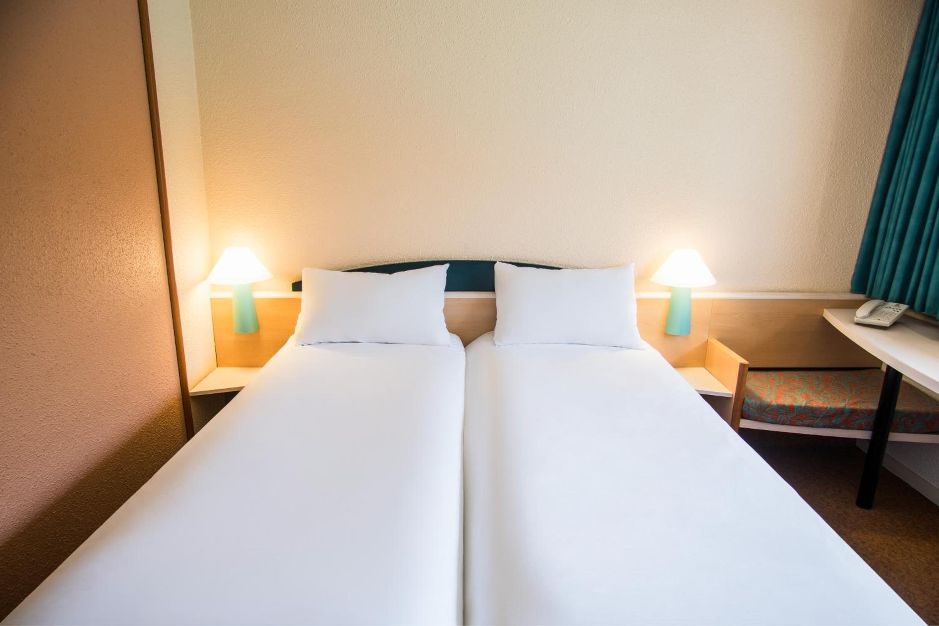 Twin Room - Photo 1