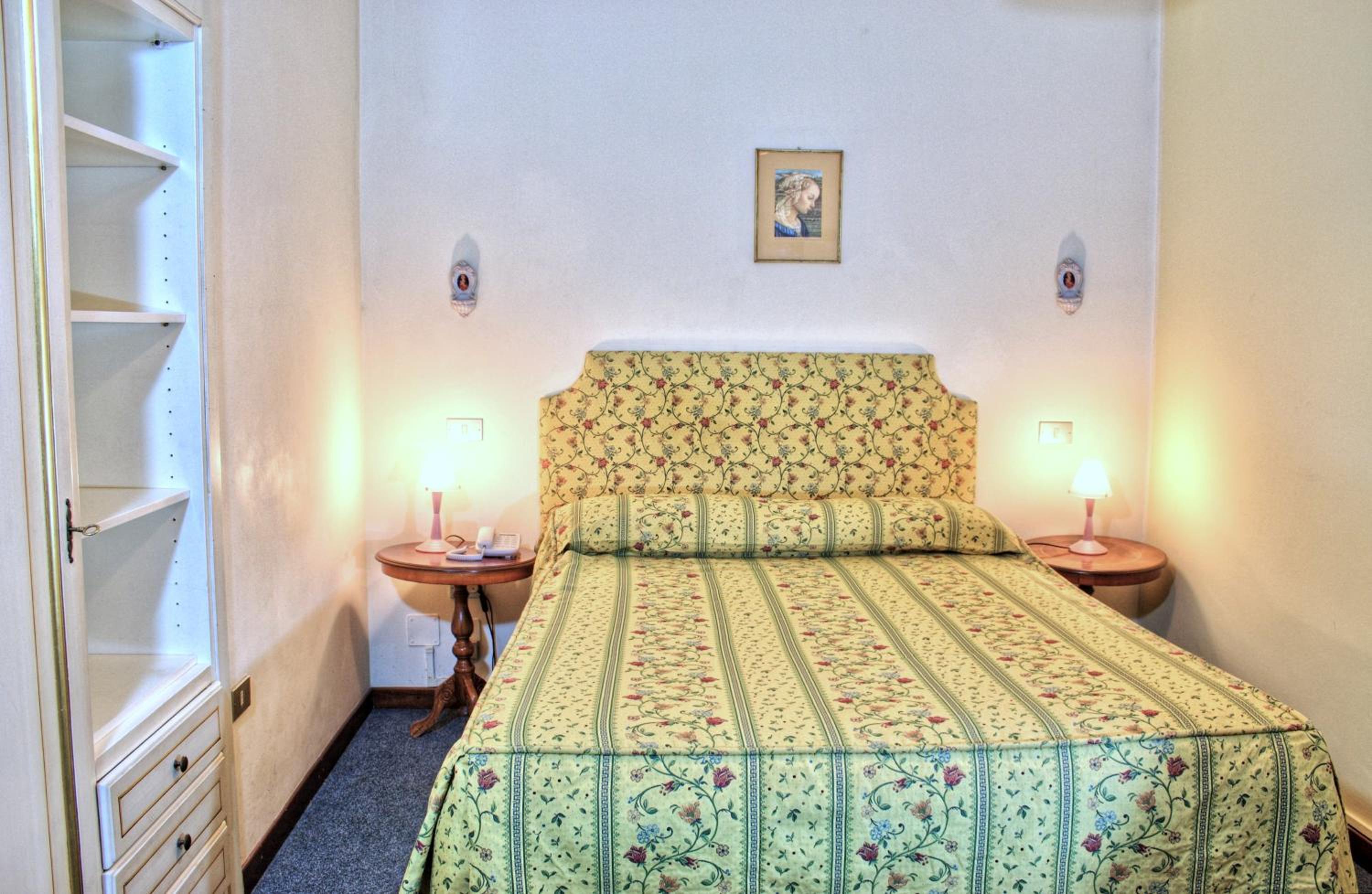 Small Double Room - Photo 2