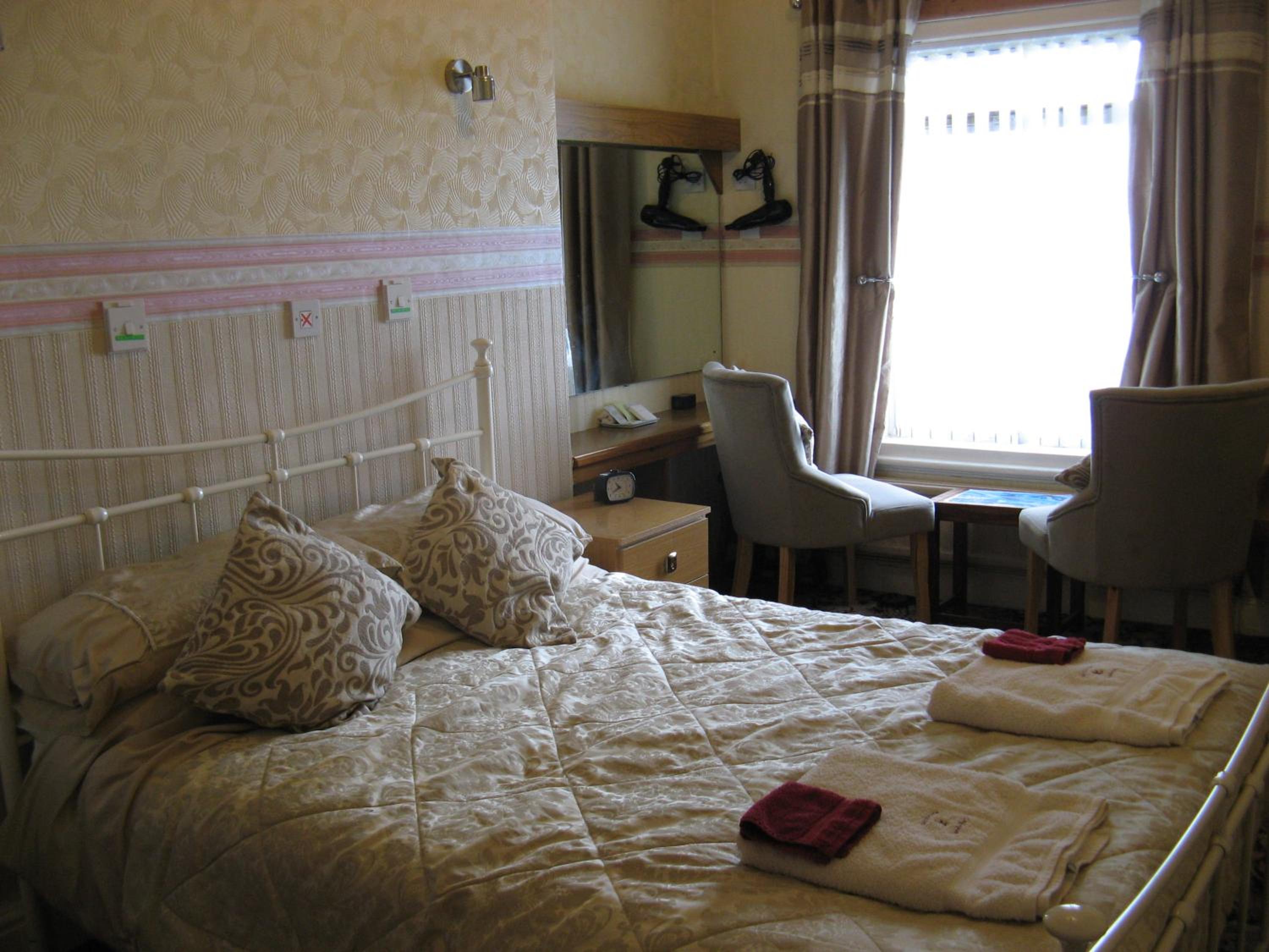 Double Room - Ensuite with Bath (Sea View) - Photo 9