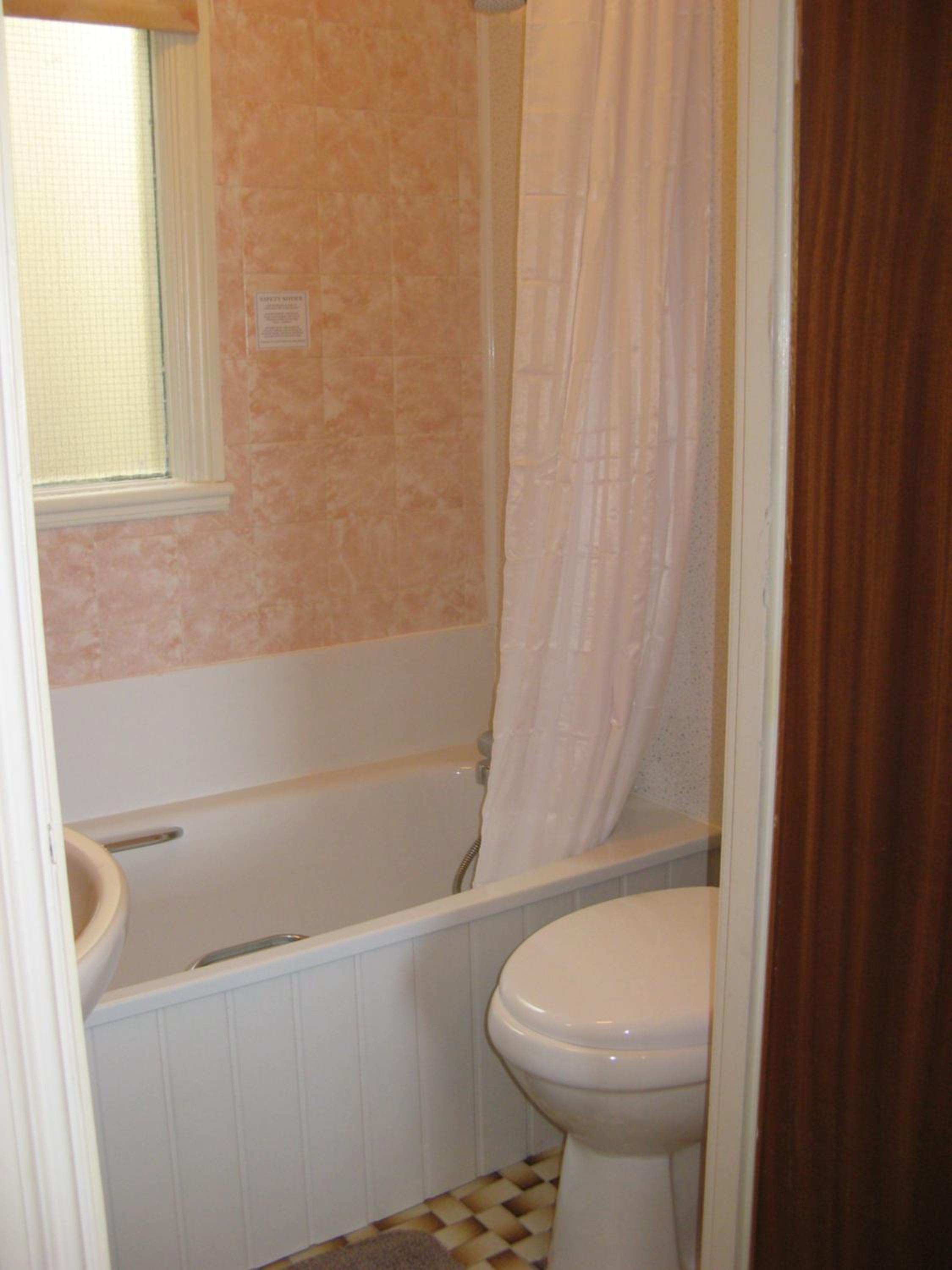 Double Room - Ensuite with Bath (Sea View) - Photo 4