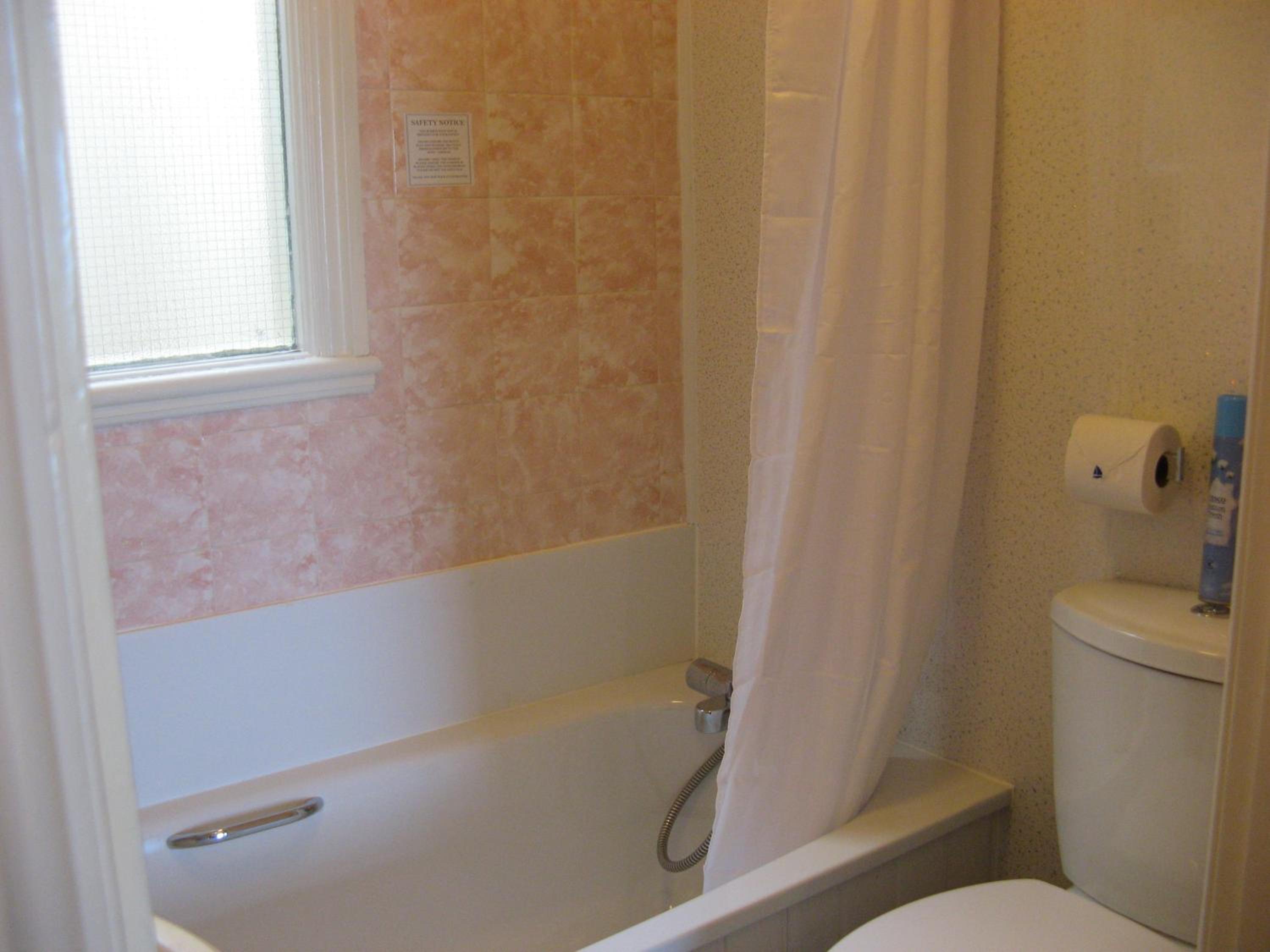 Double Room - Ensuite with Bath (Sea View) - Photo 5