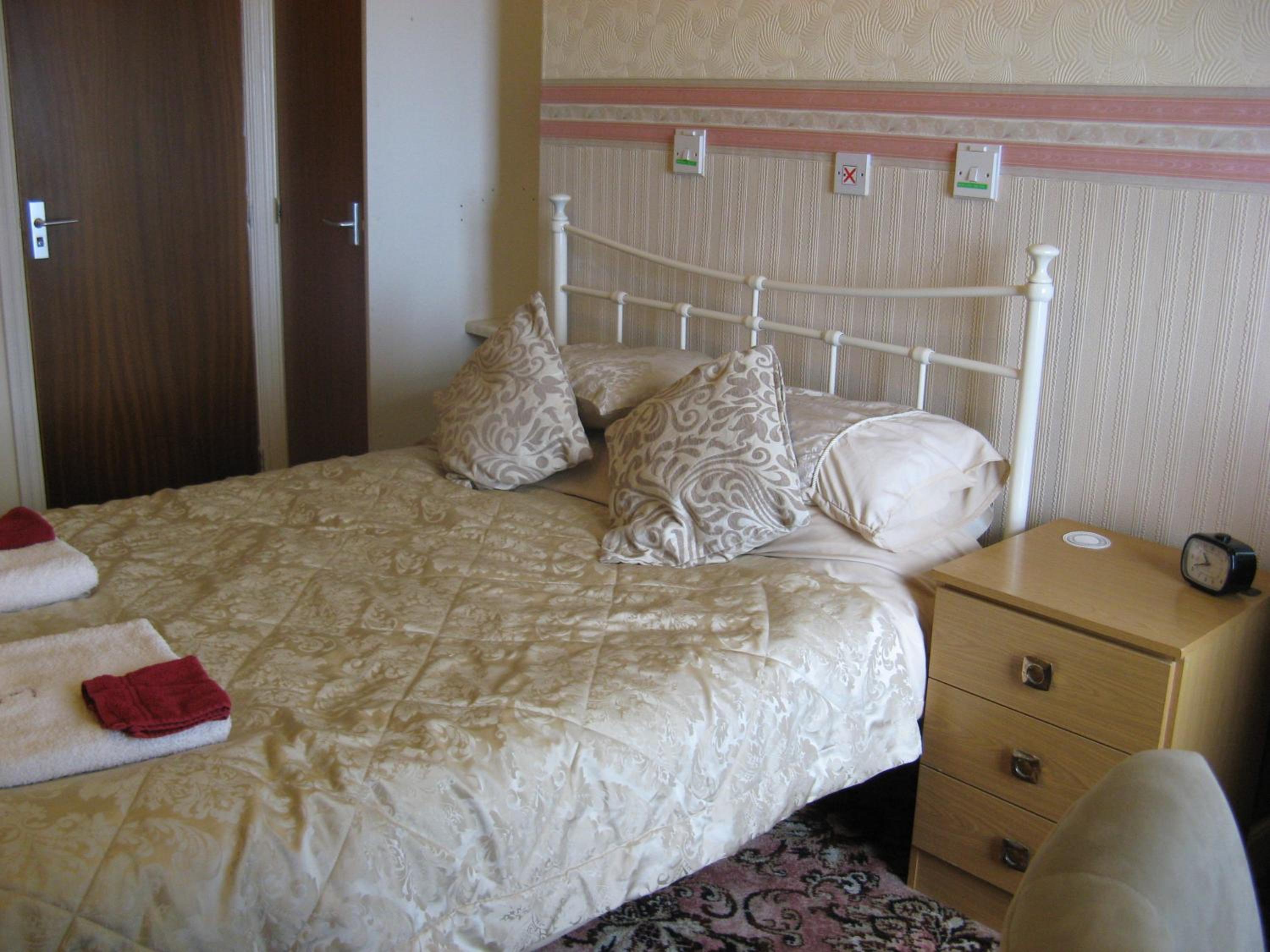 Double Room - Ensuite with Bath (Sea View) - Photo 1