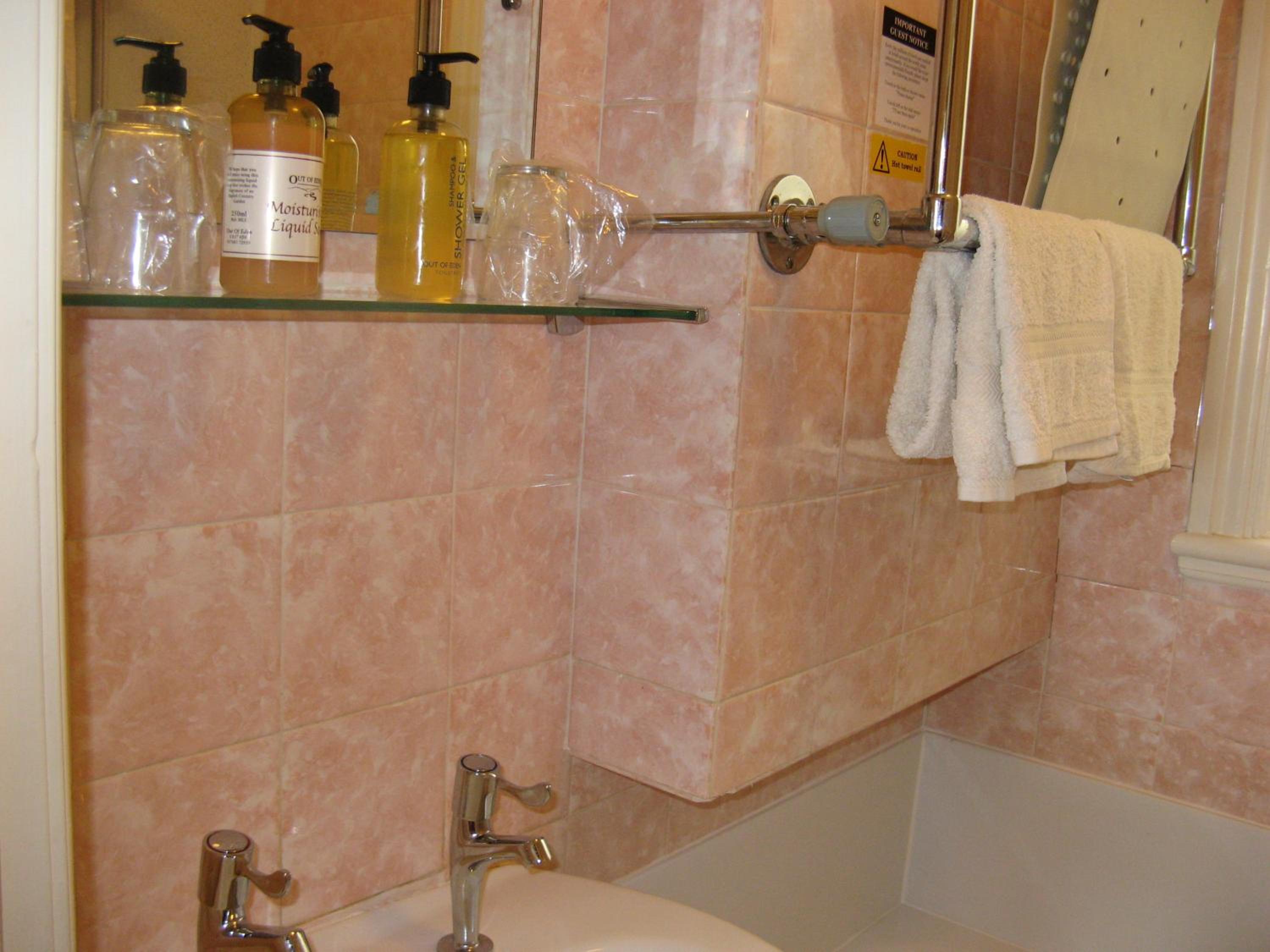 Double Room - Ensuite with Bath (Sea View) - Photo 6