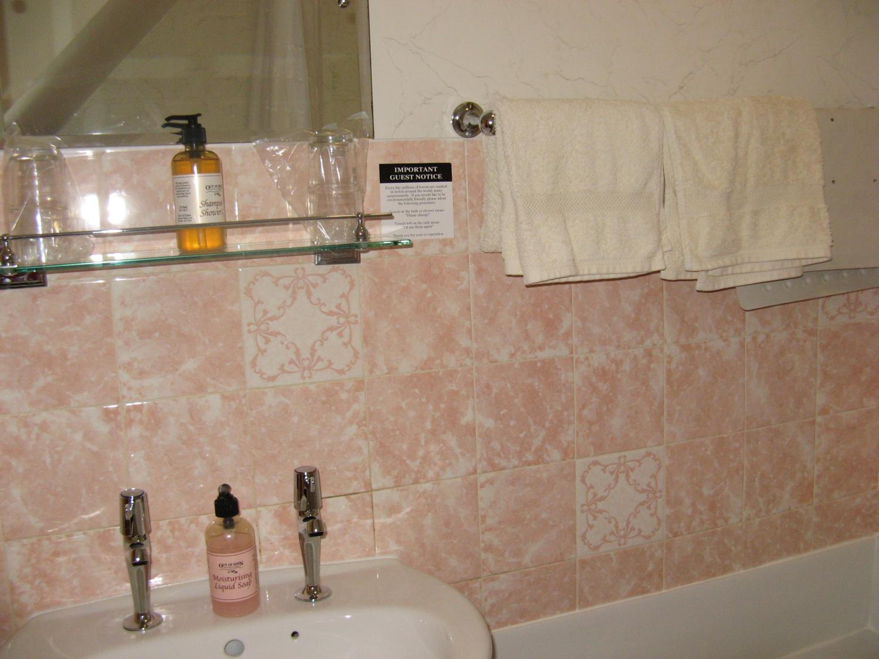 Family Room - Ensuite with Bath (Sea View) - Photo 2
