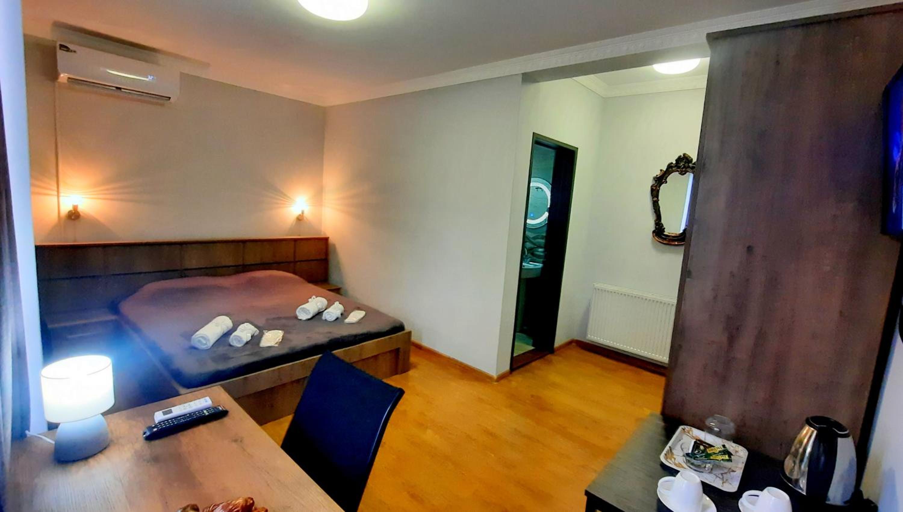 Large Double Room photo 3