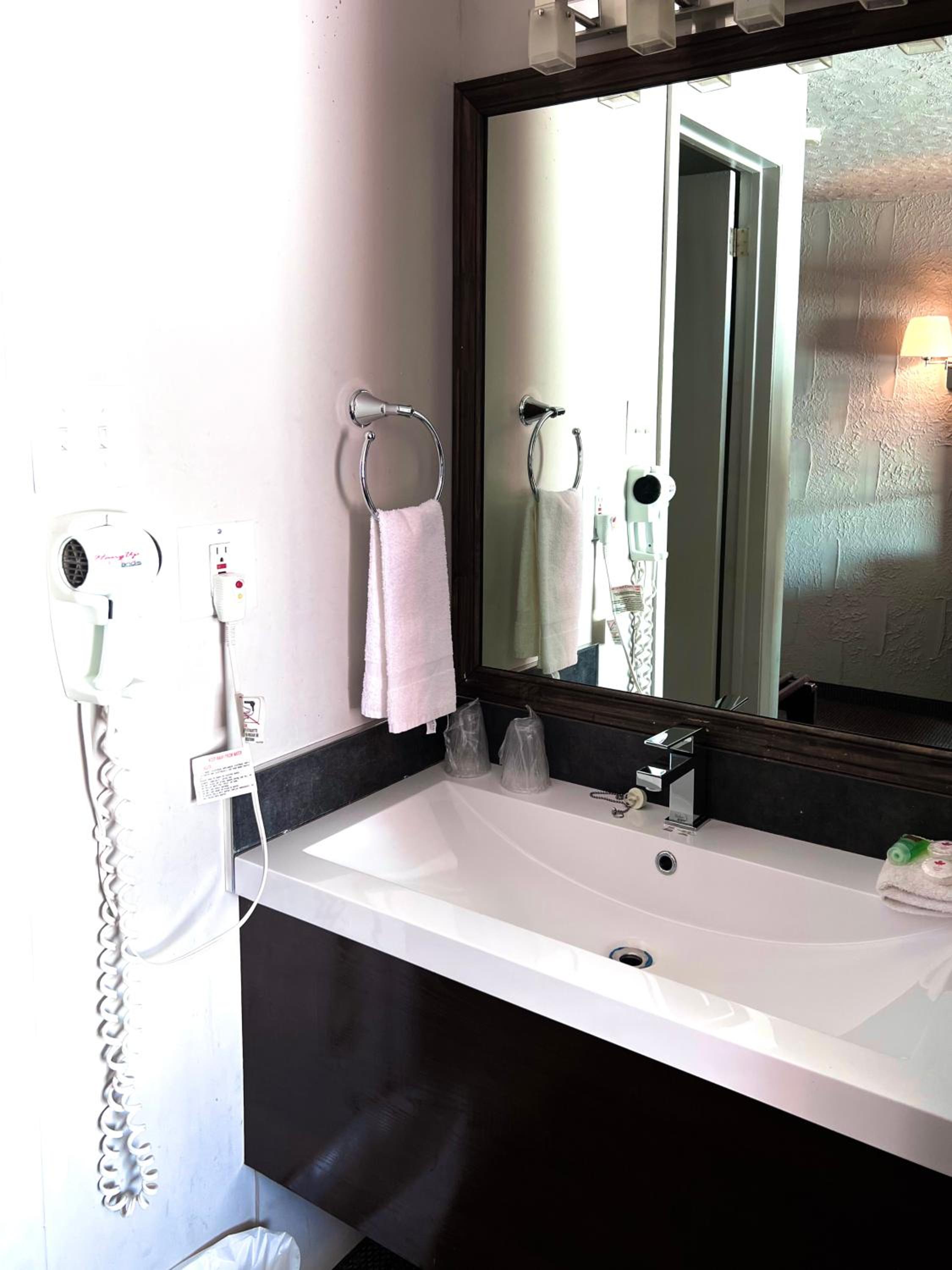 Double Room with Two Double Beds - Photo 6