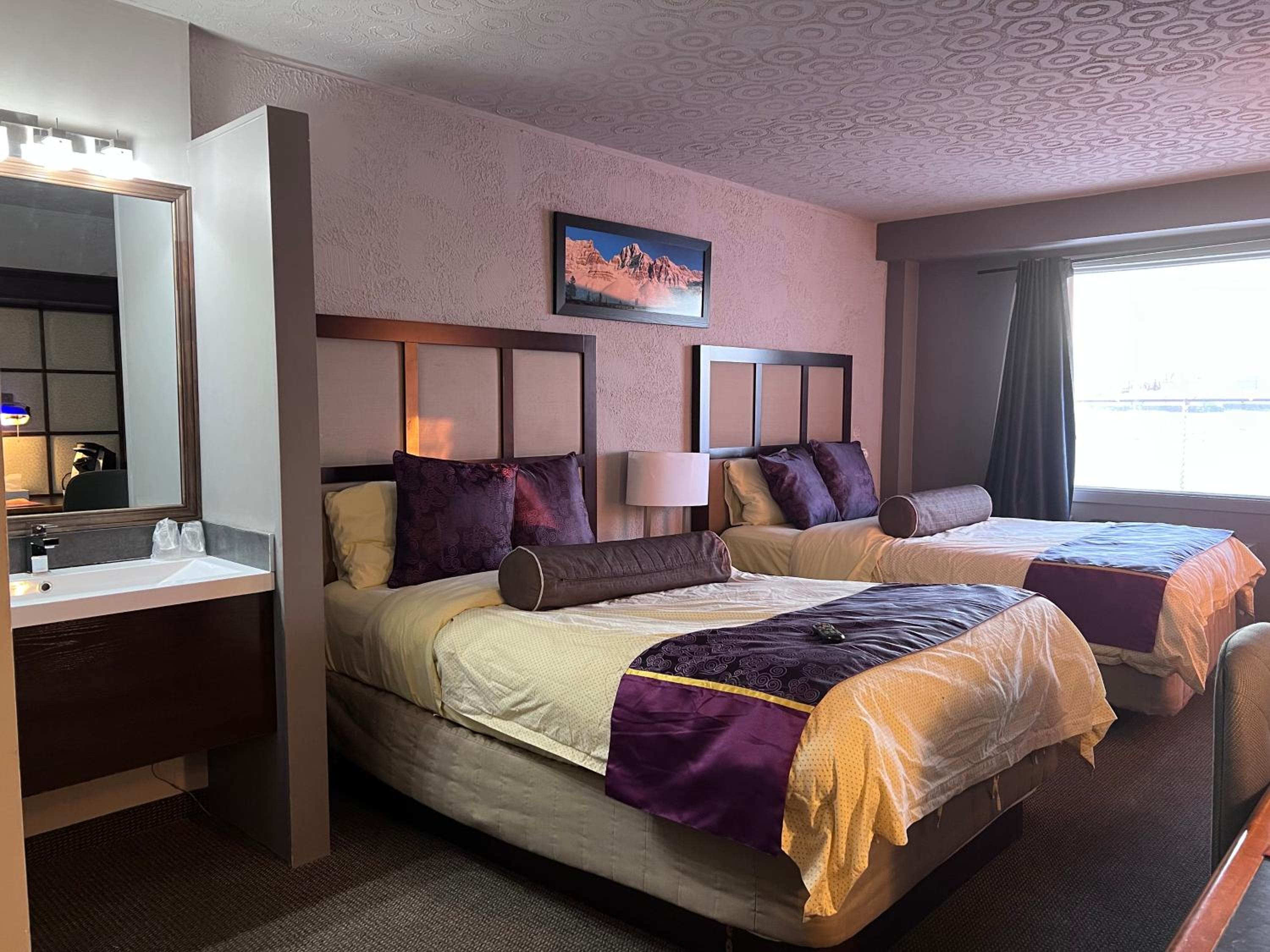 Double Room with Two Double Beds - Photo 3