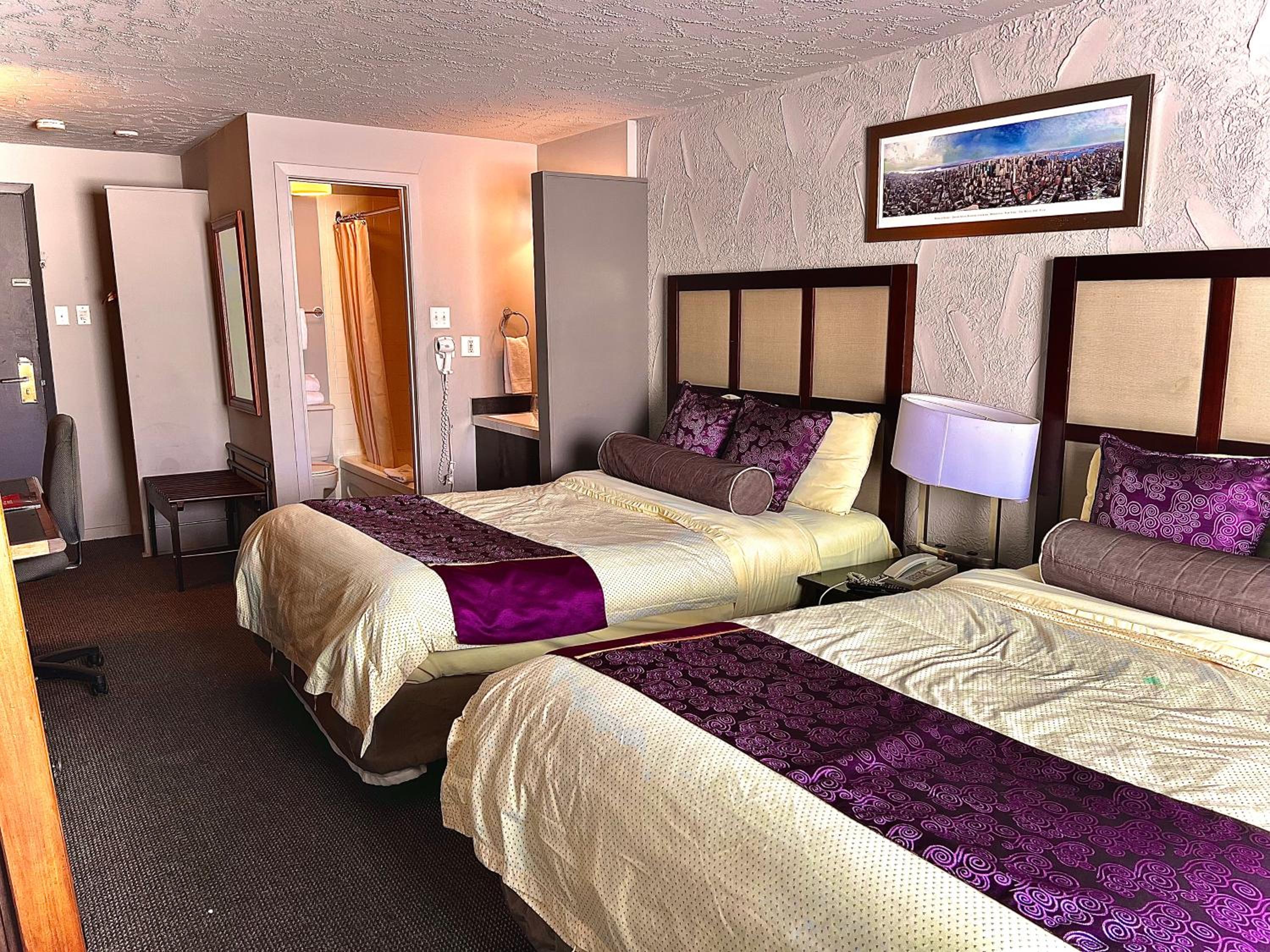 Double Room with Two Double Beds - Photo 2