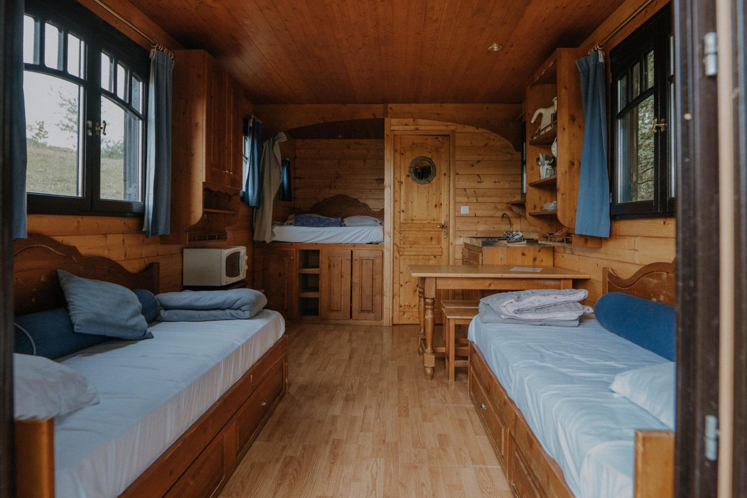 Caravan (4 Adults) - Photo 1
