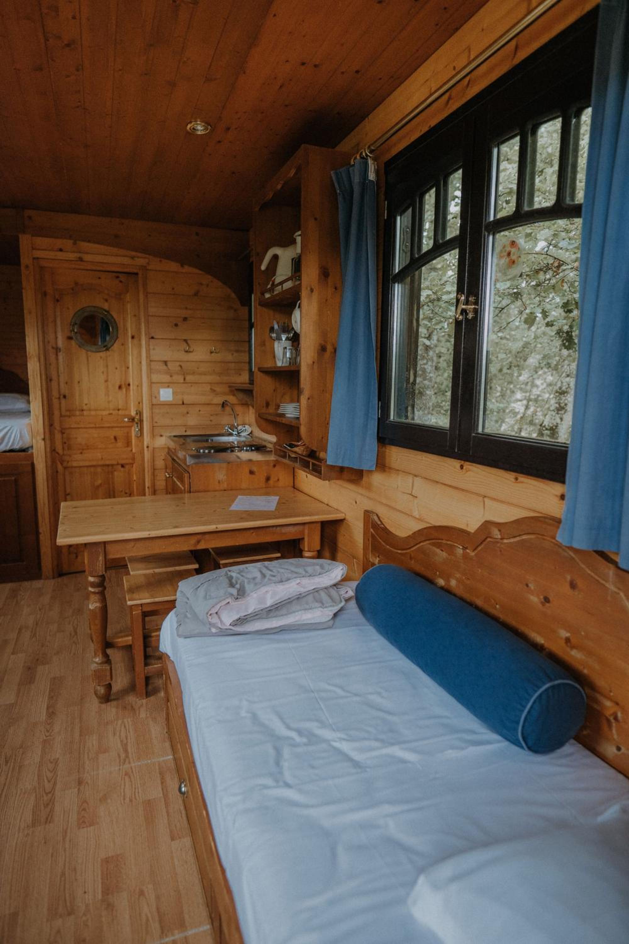 Caravan (4 Adults) - Photo 5