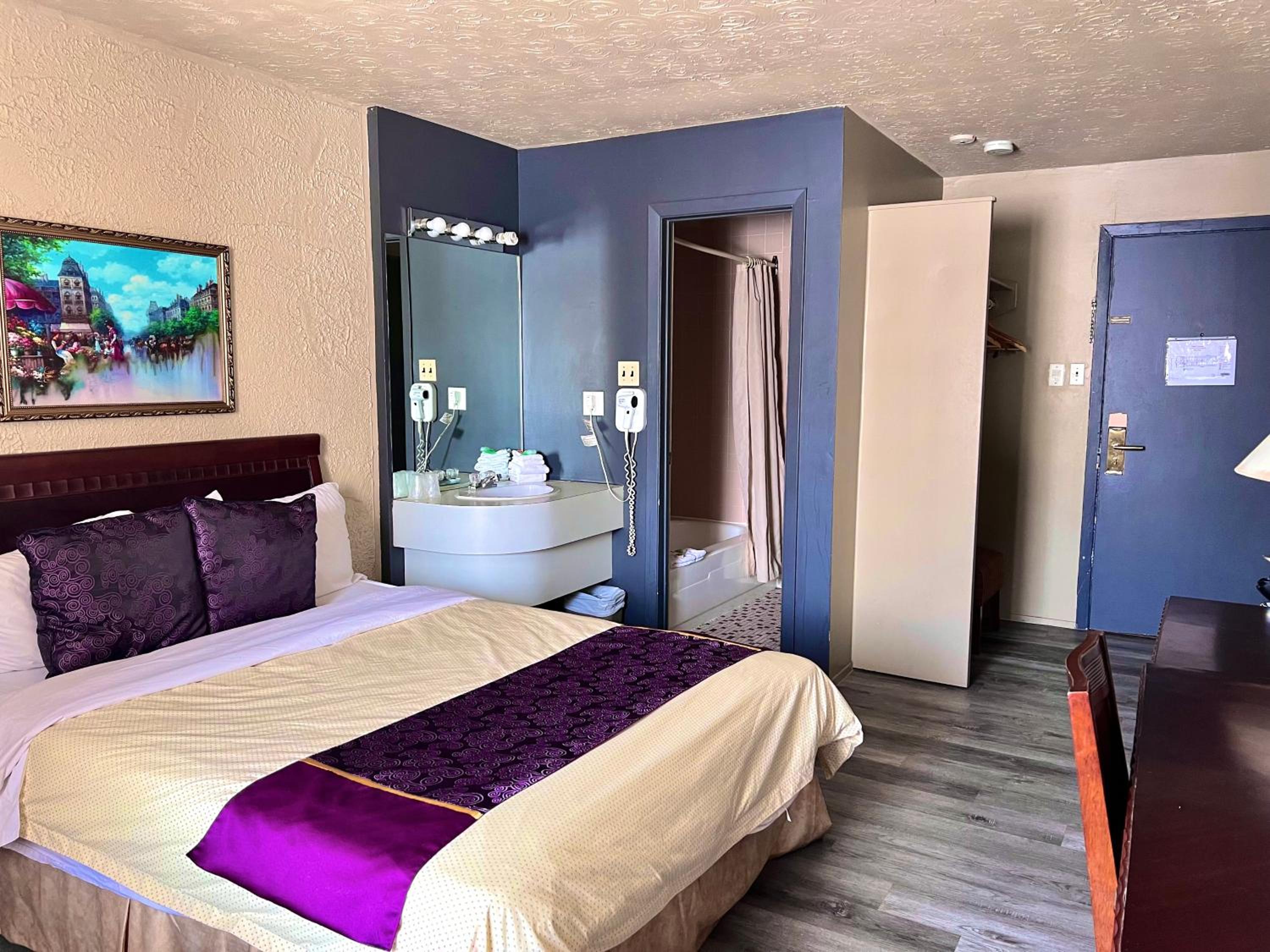 Double or Queen Room - Photo 1