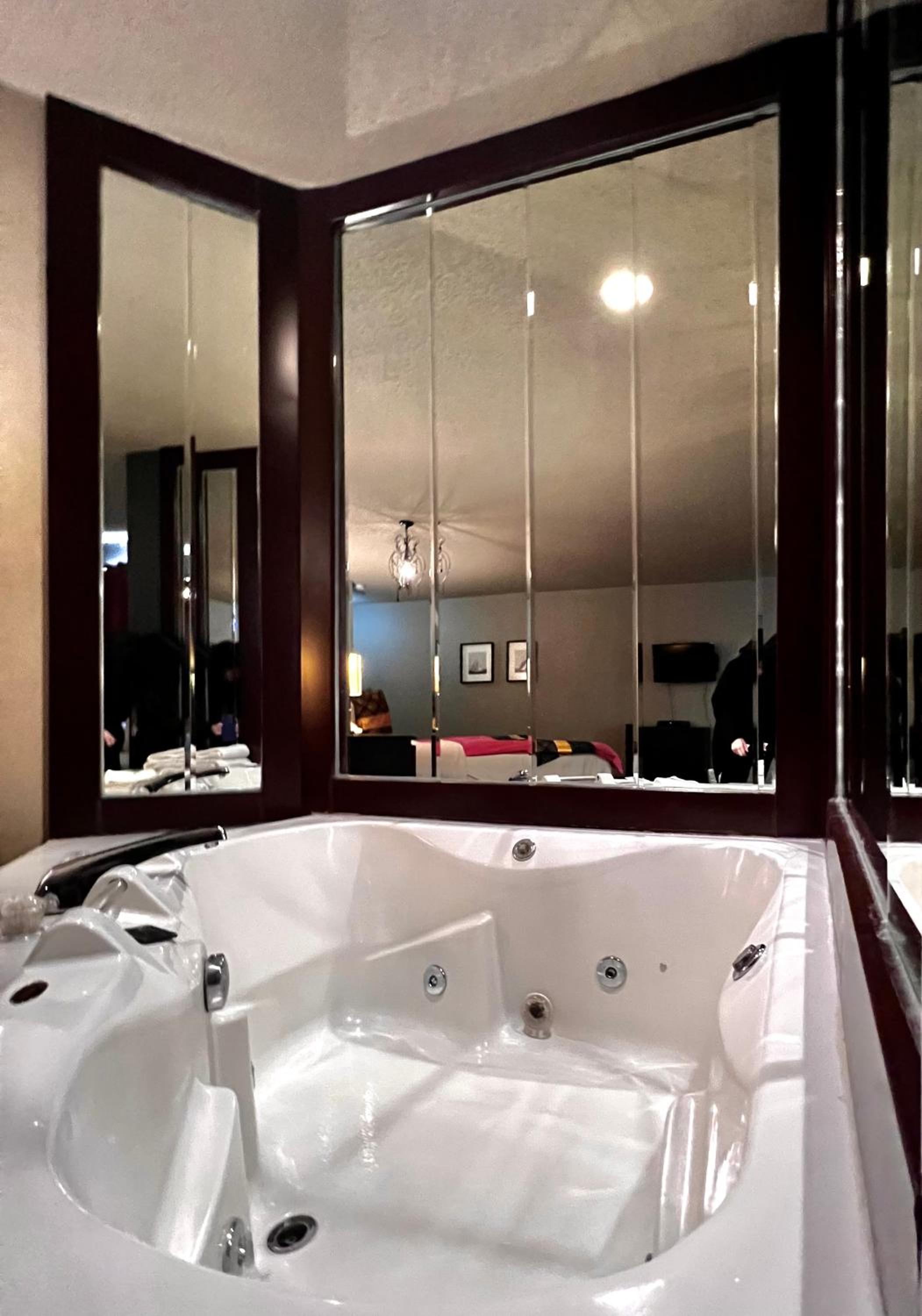 Executive Suite - Photo 5