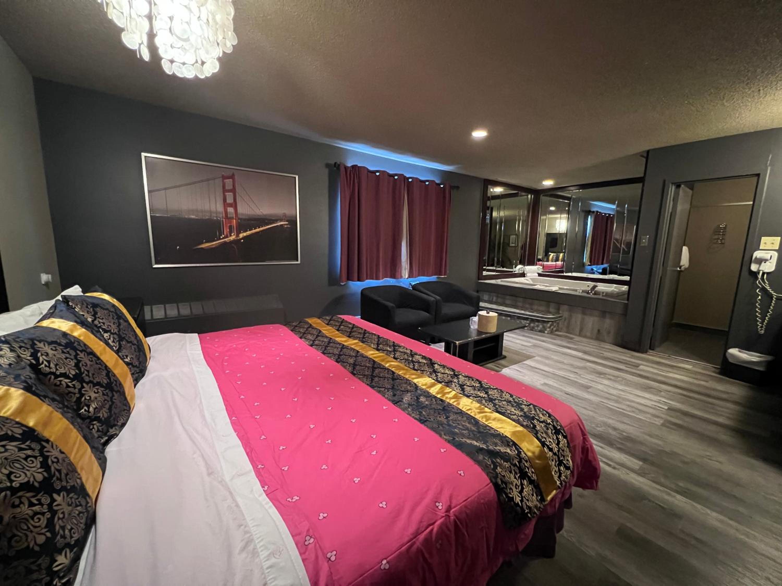 Executive Suite - Photo 9