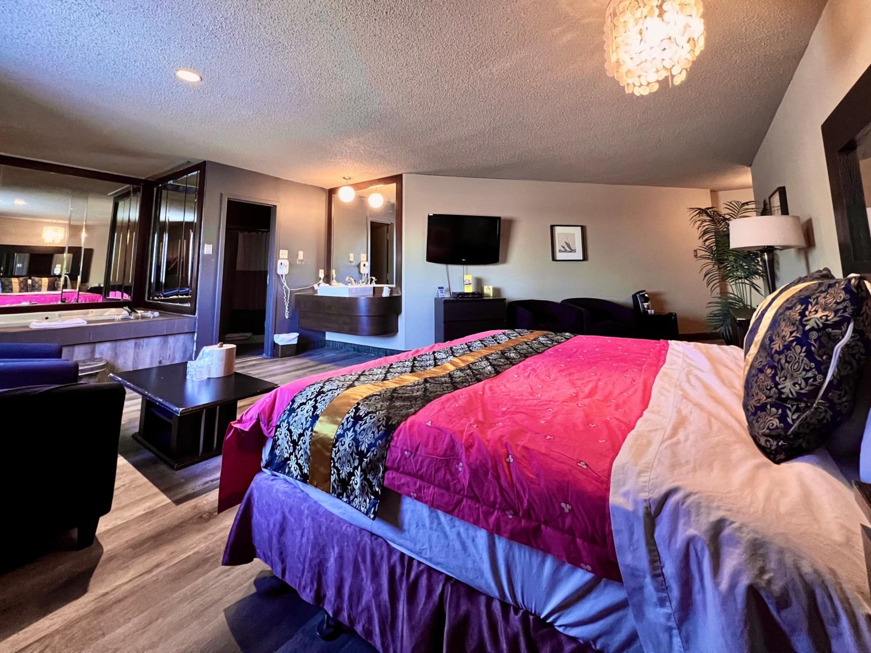 Executive Suite - Photo 7