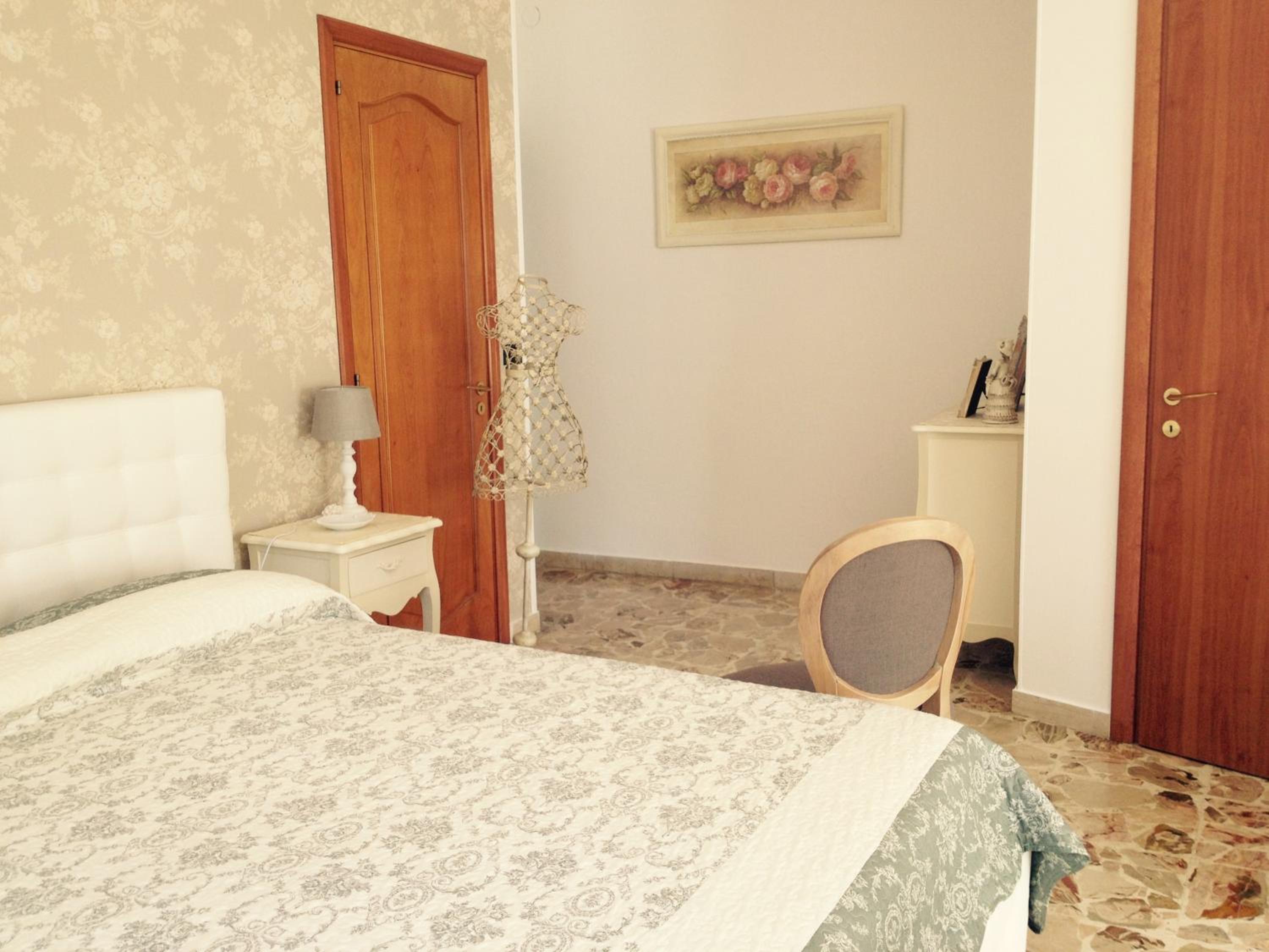 Triple Room with Private Bathroom - Photo 2
