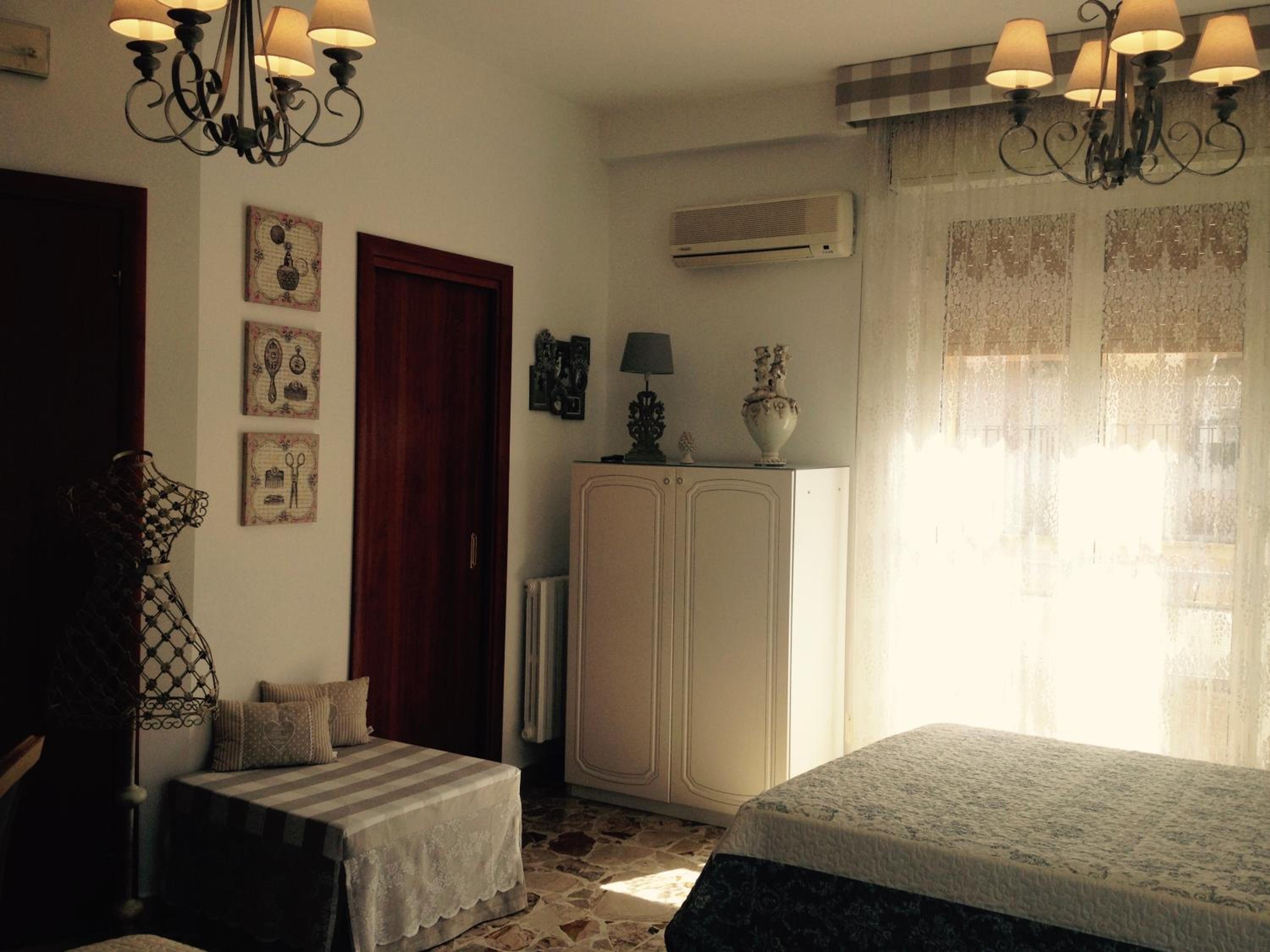 Triple Room with Private Bathroom - Photo 4