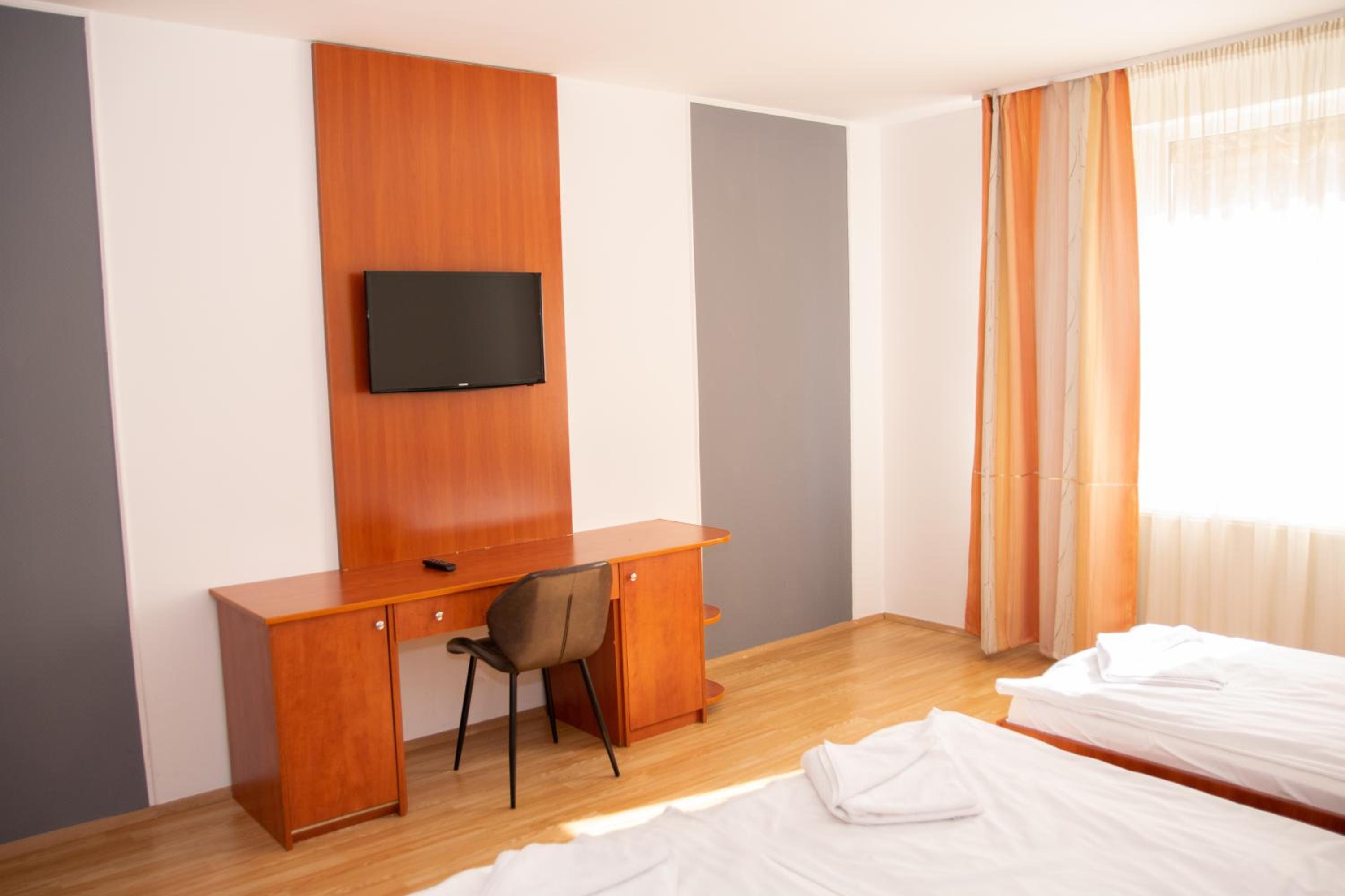 Triple Room - Photo 6
