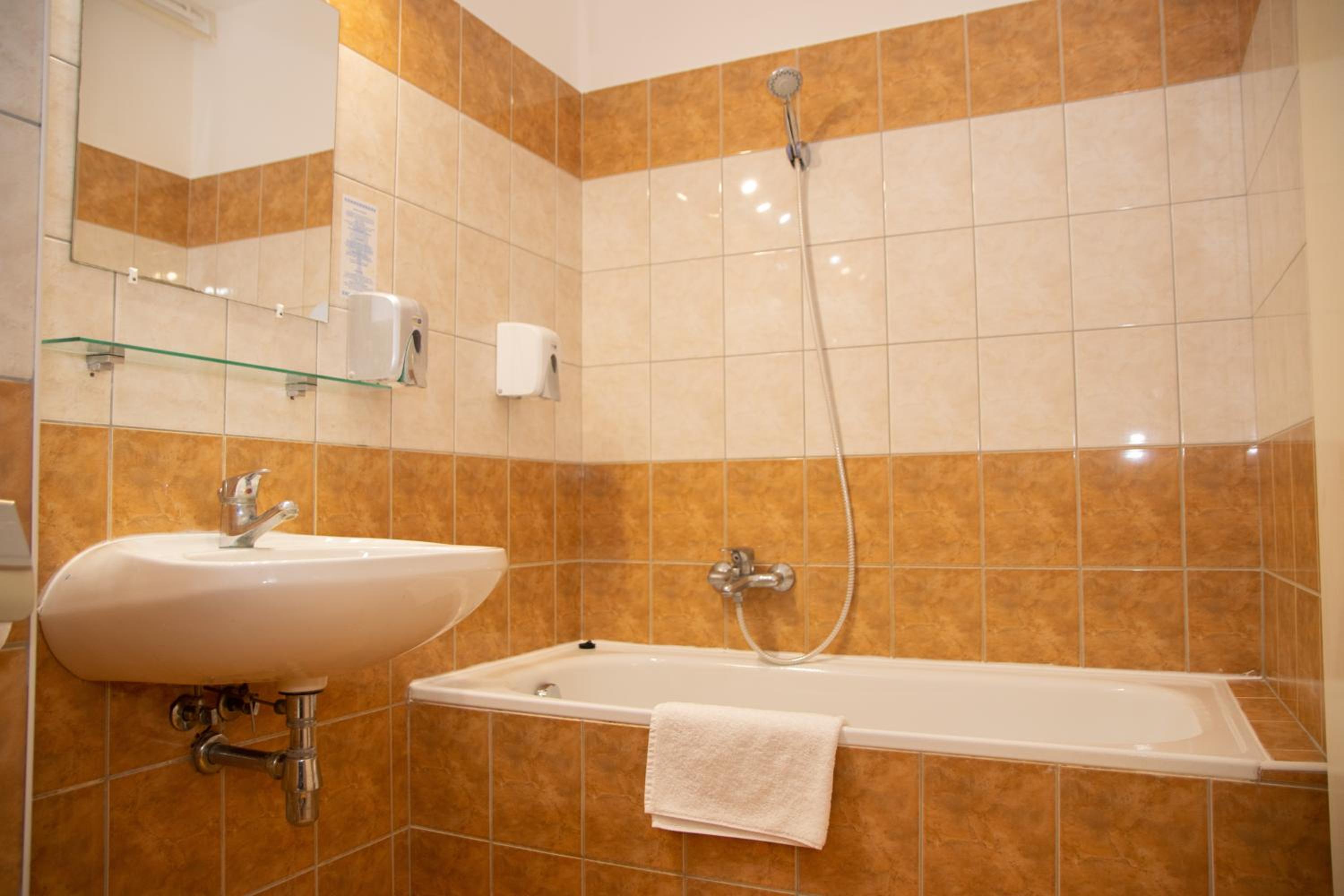 Triple Room - Photo 9