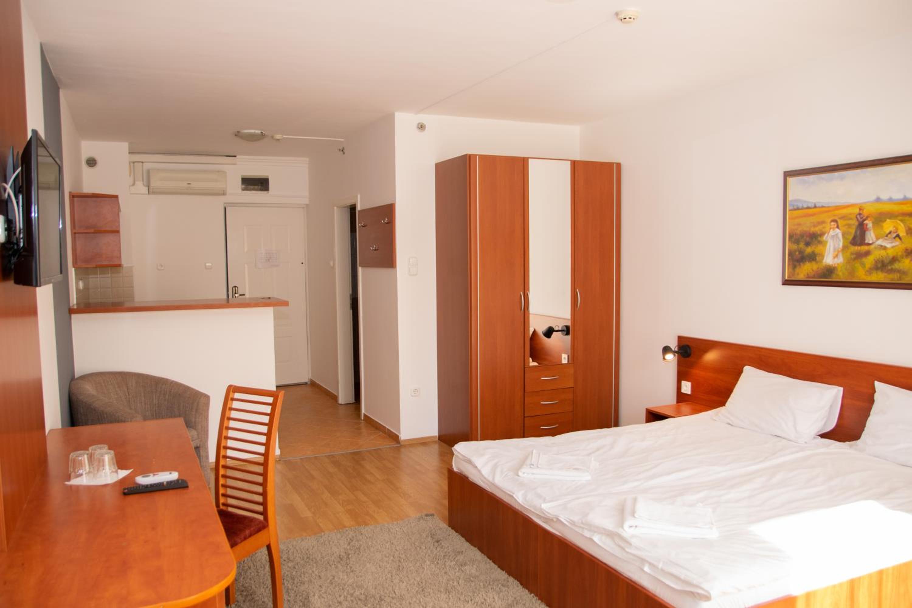Triple Room - Photo 8