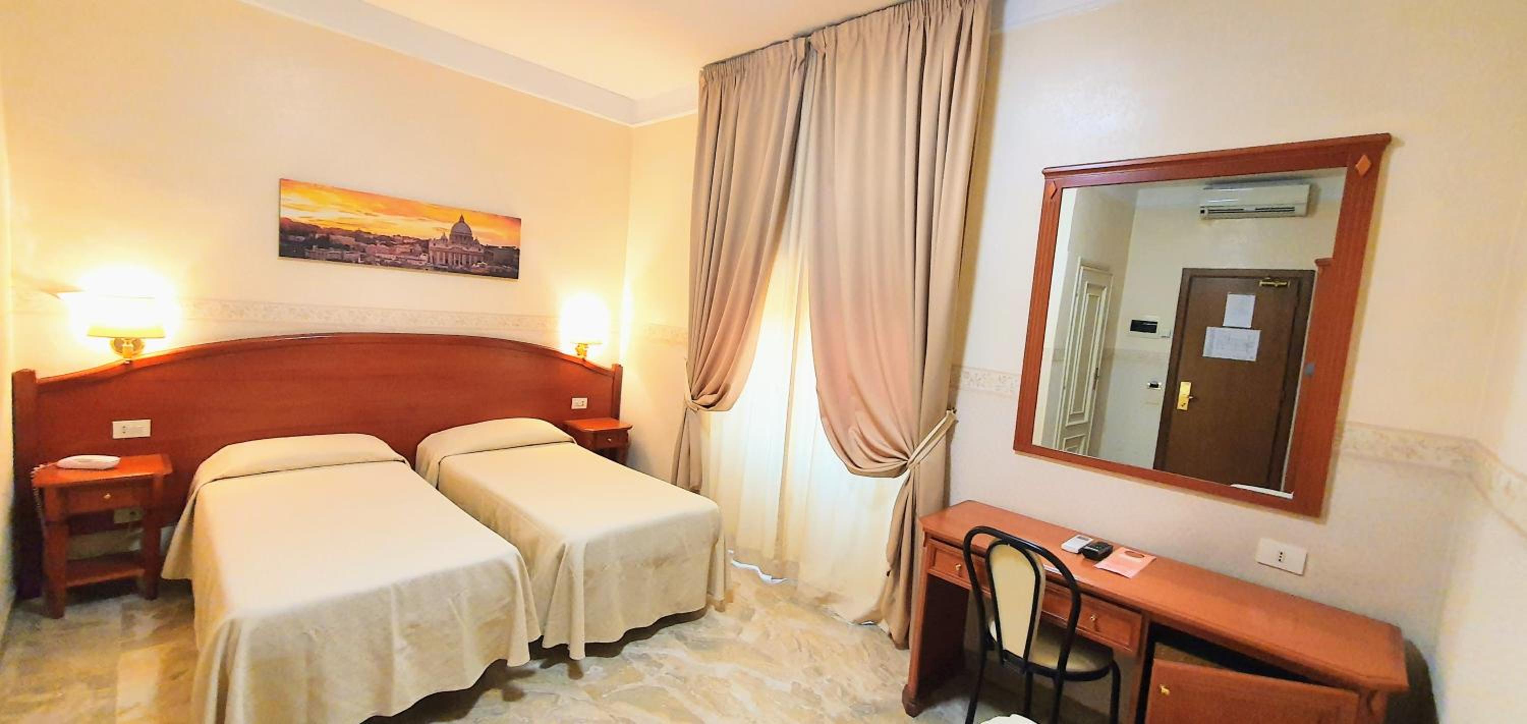 Classic Double Or Twin Room With View photo 2