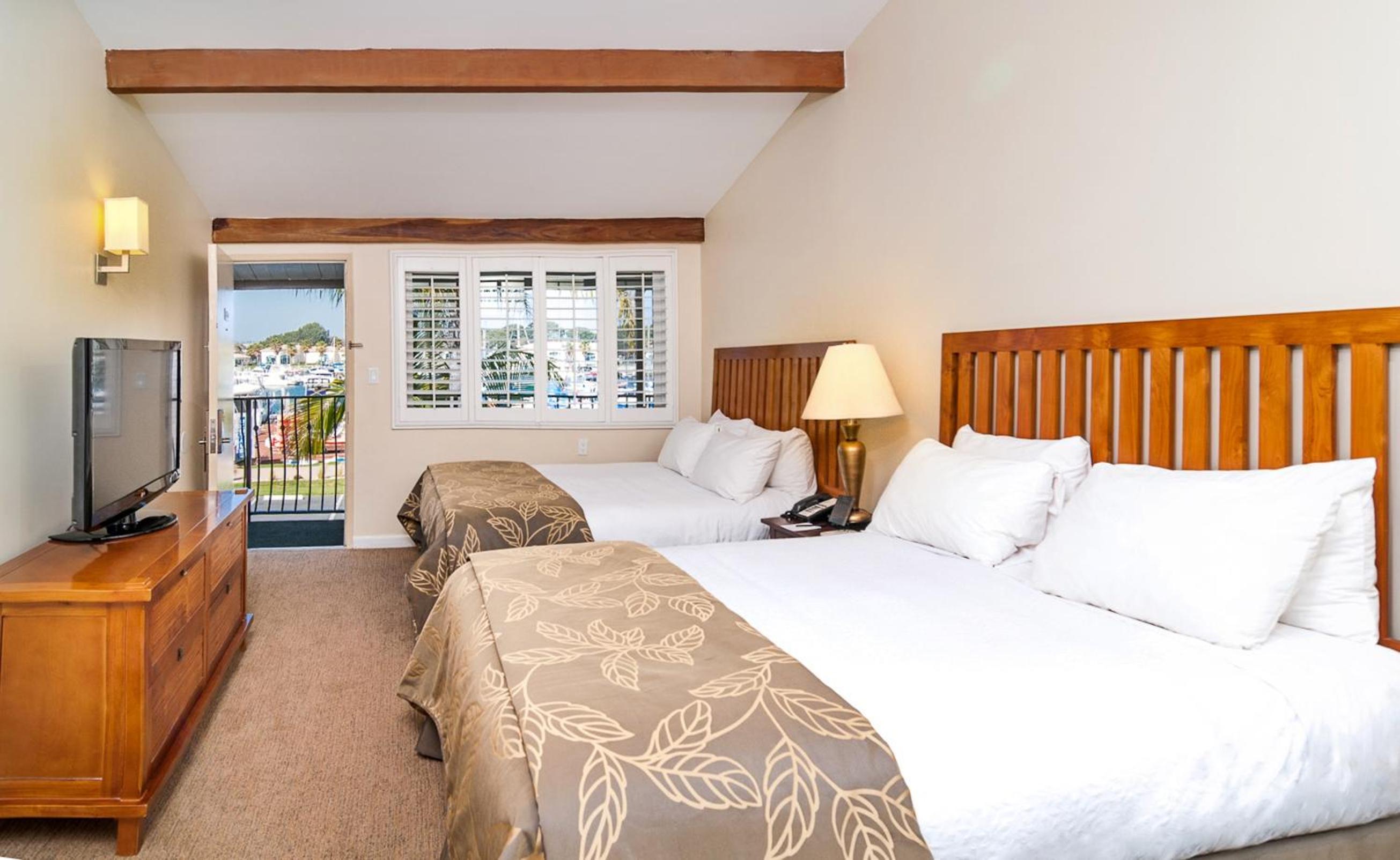 Standard Room, 2 Queen Beds, Marina View - Photo 2