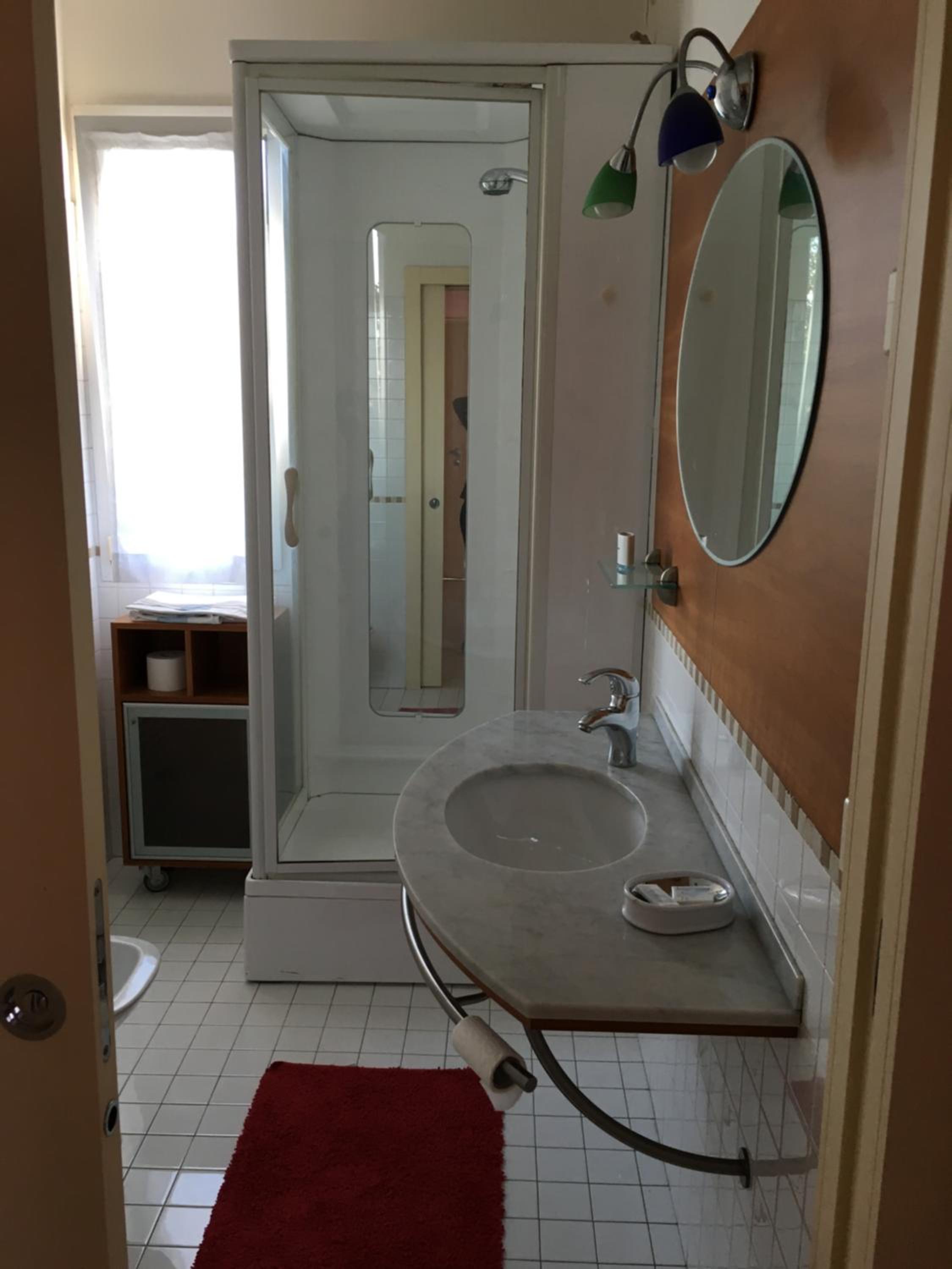 Twin Room with Private Bathroom photo 2