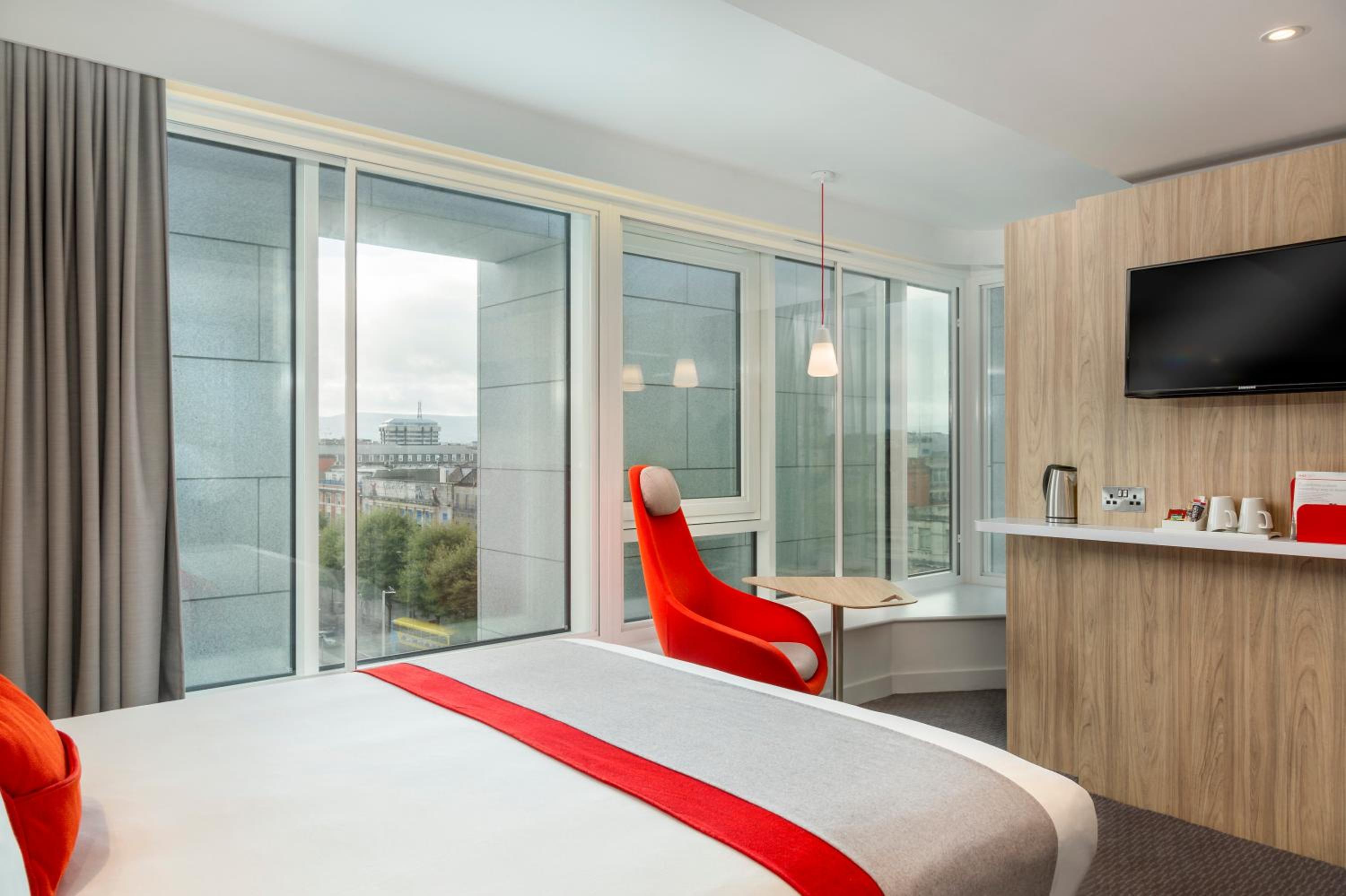 Standard Double Room with Single Sofa Bed and Free Hot Breakfast - Photo 7