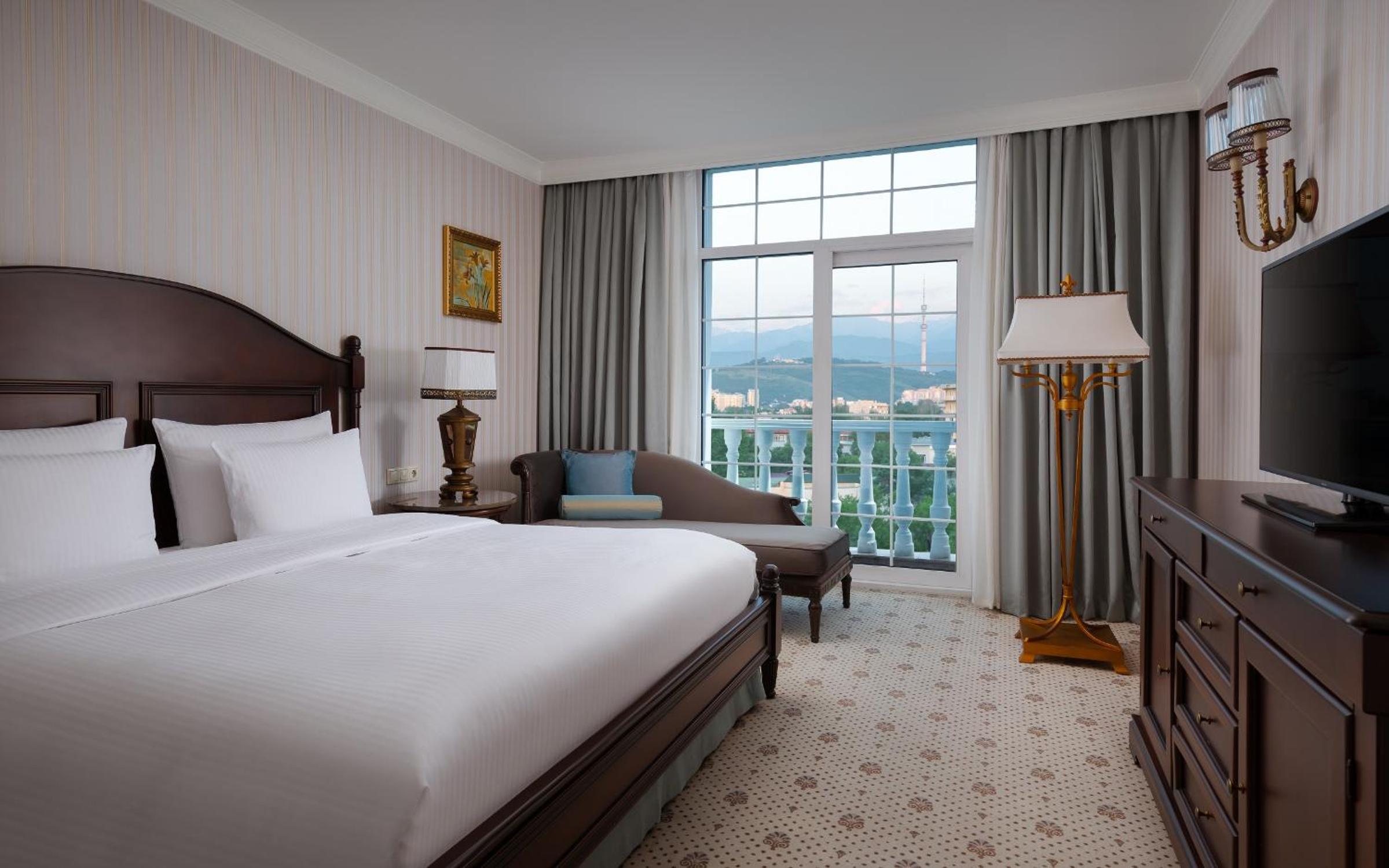 Executive Suite - Photo 1