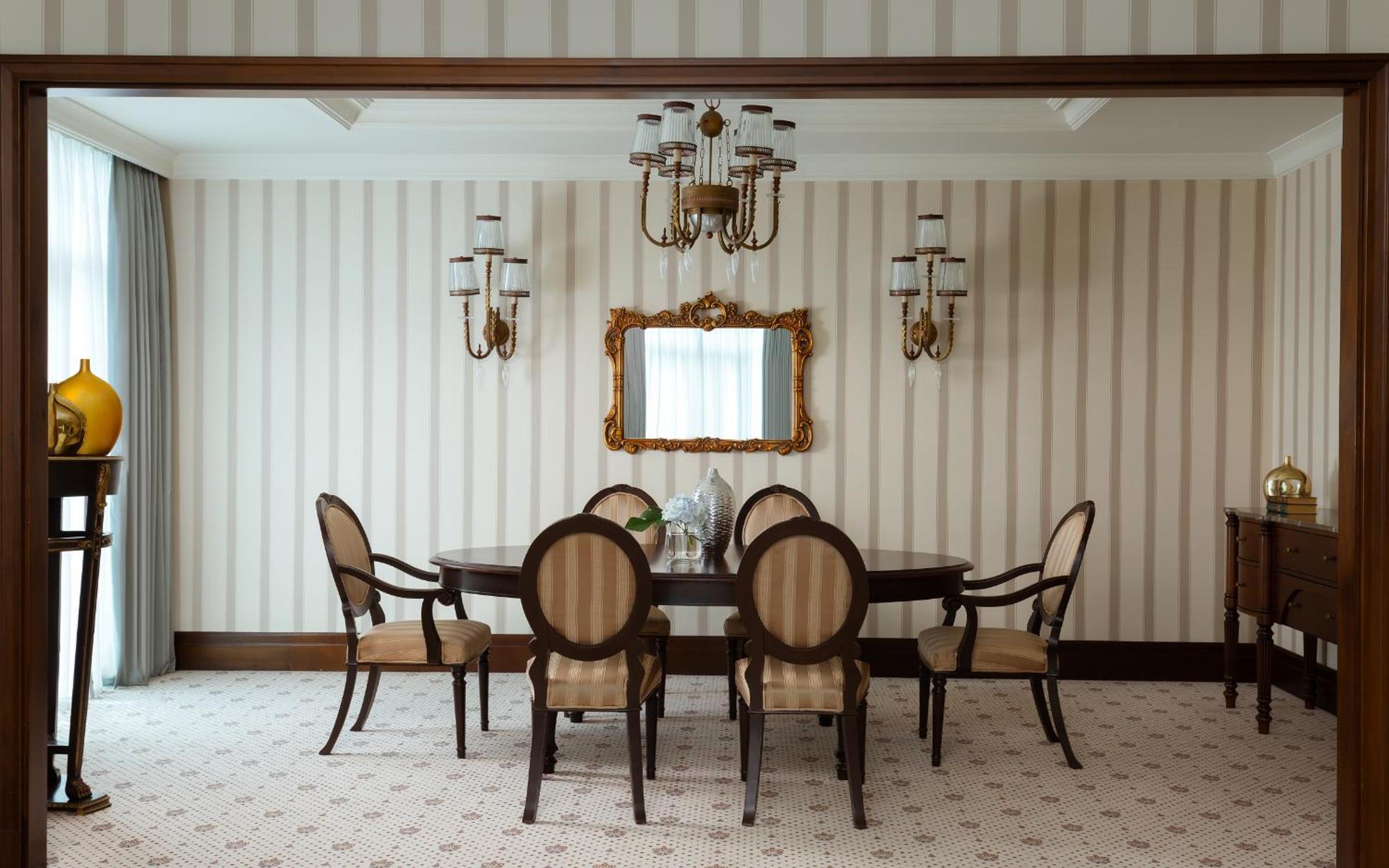 Executive Suite - Photo 7