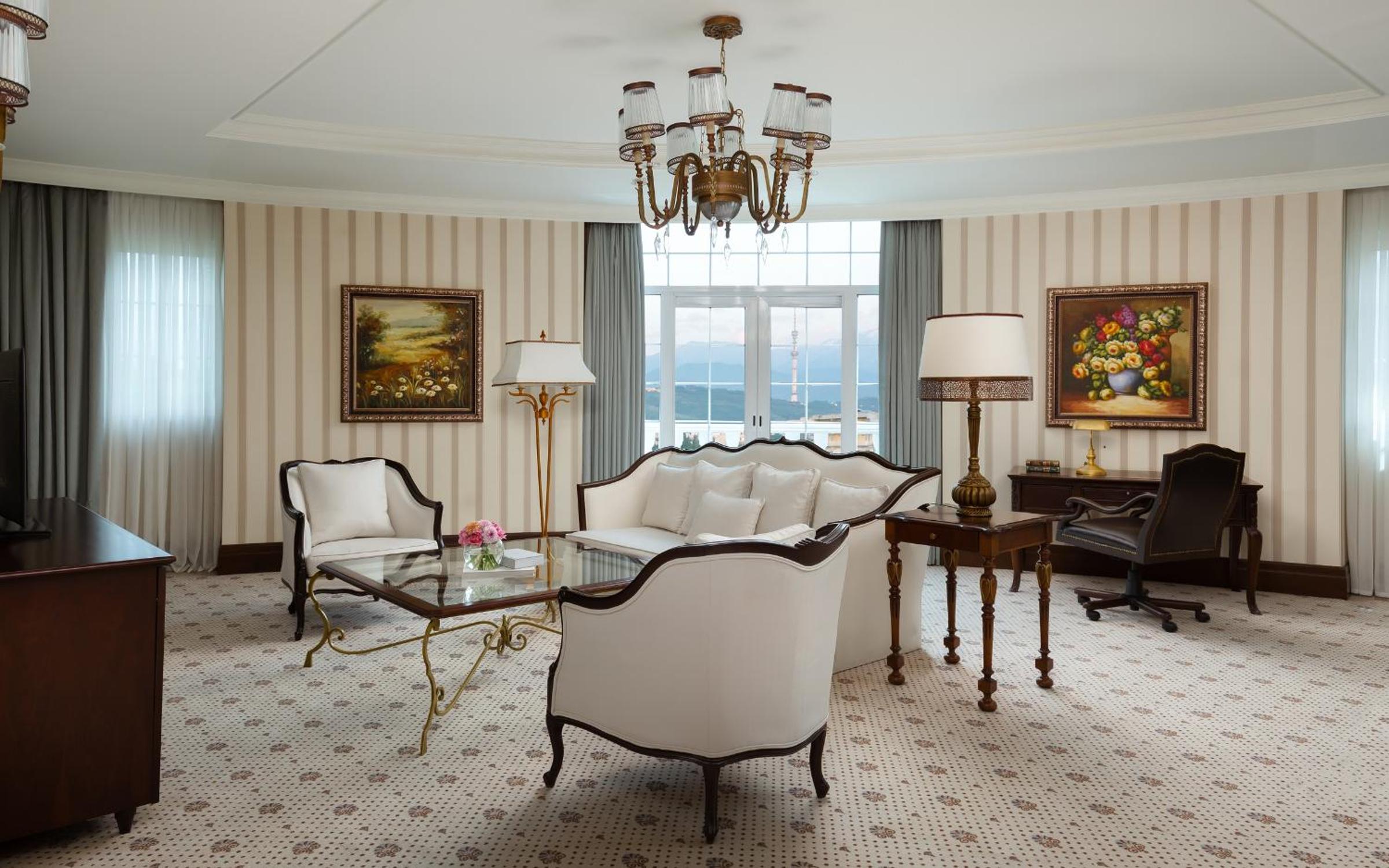 Executive Suite - Photo 12