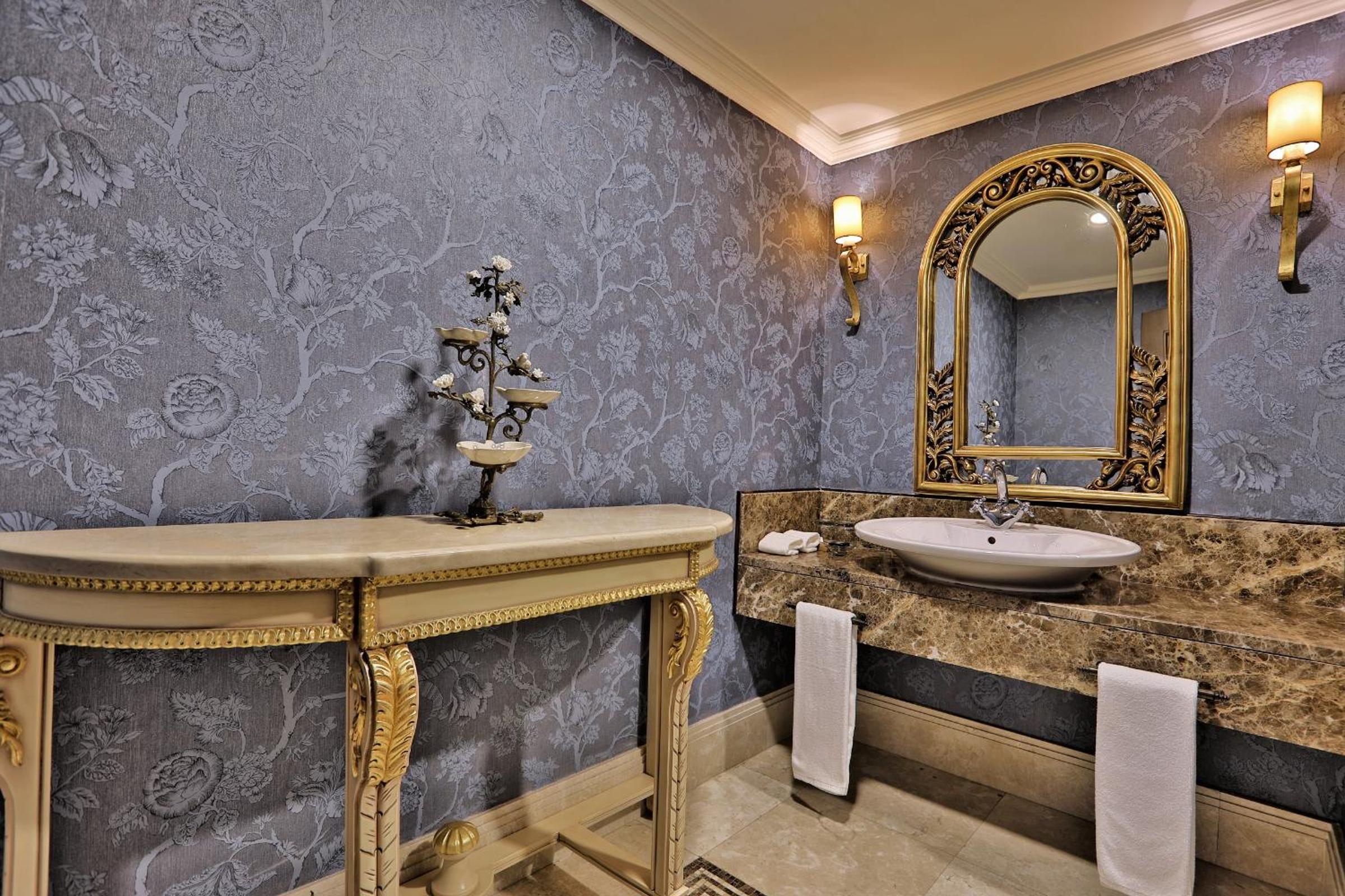 Executive Suite - Photo 9