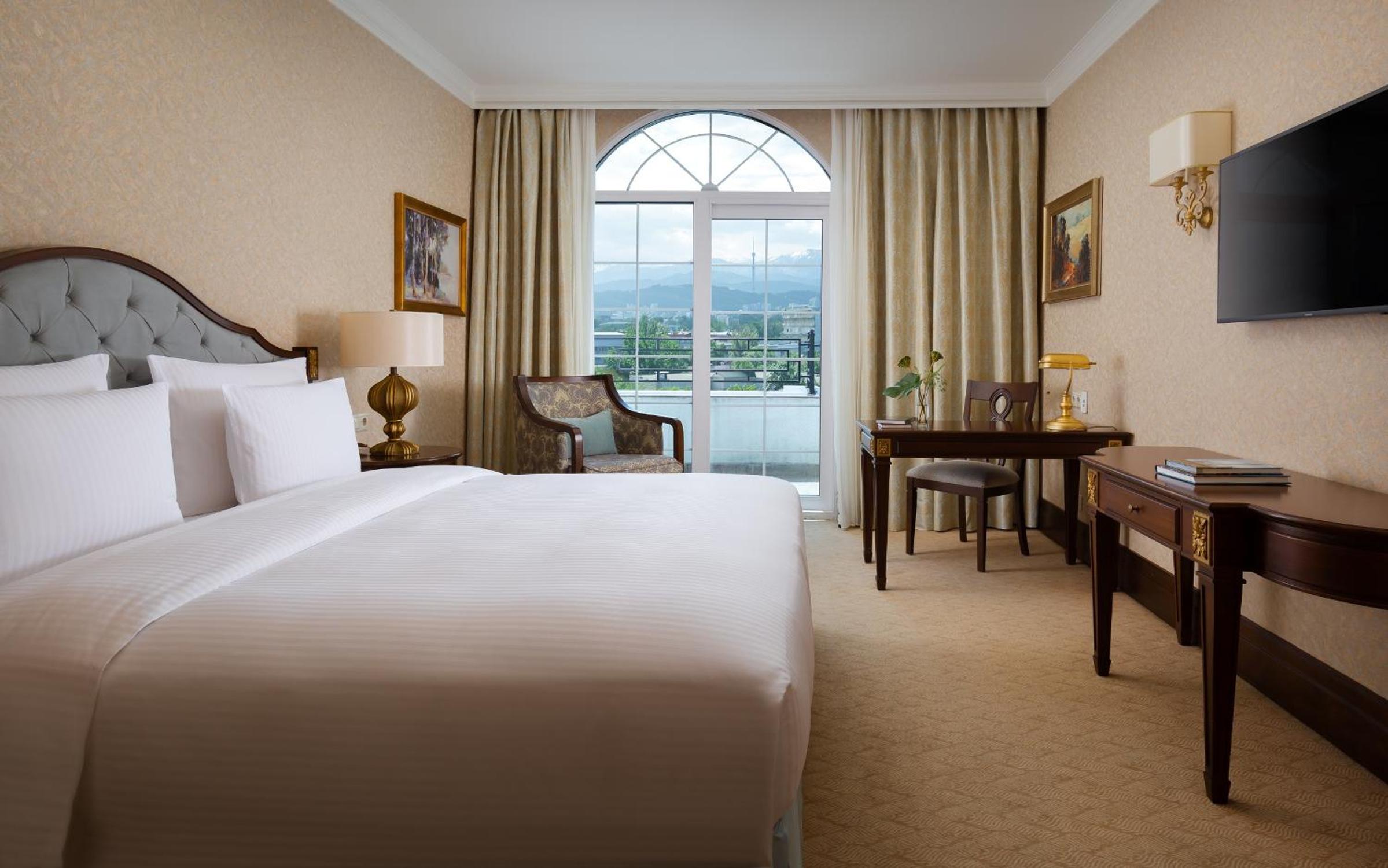 Deluxe Suite - Photo 10