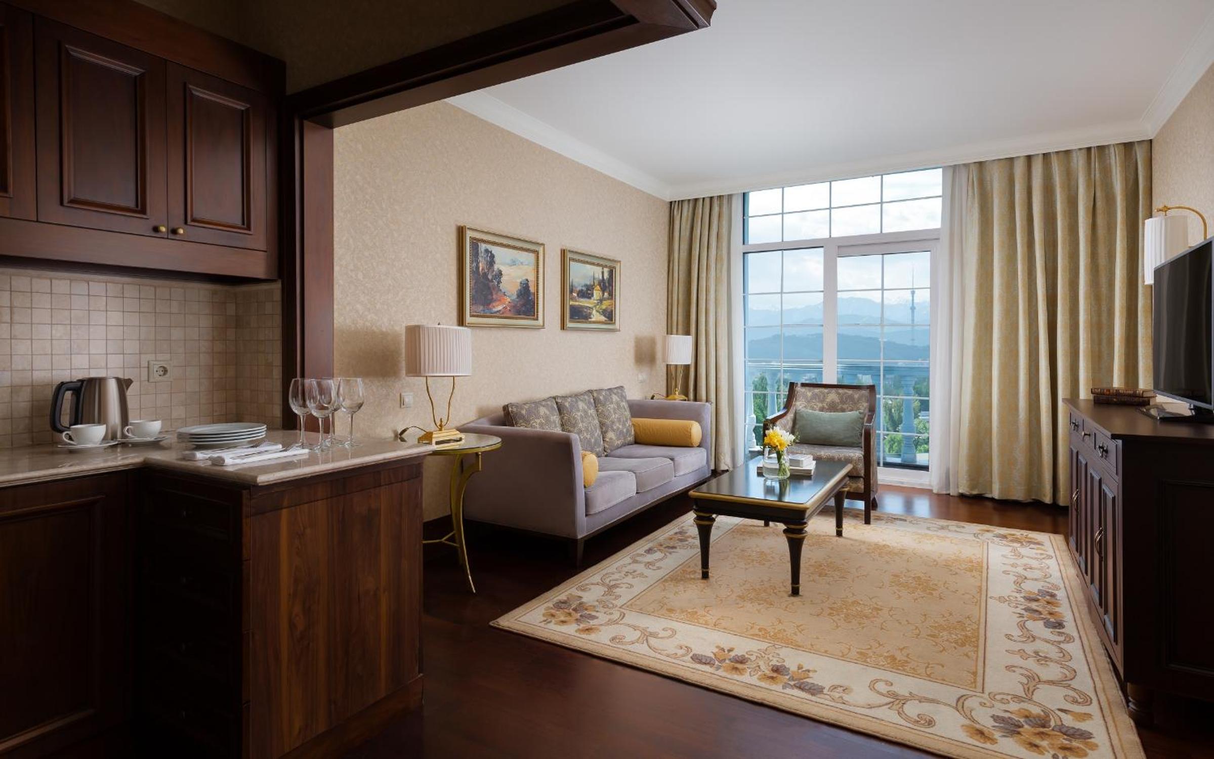 Deluxe Suite - Photo 12