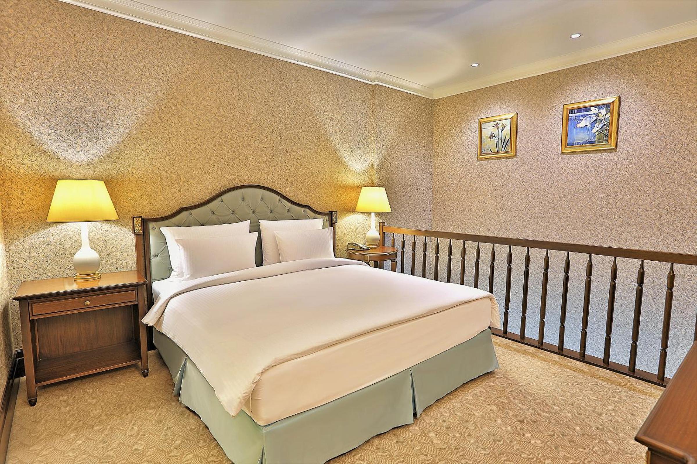 Deluxe Suite - Photo 11