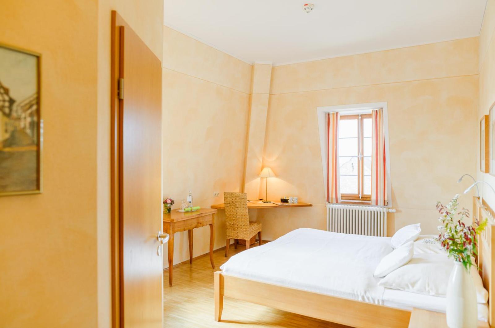 Double or Twin Room with View - Photo 2