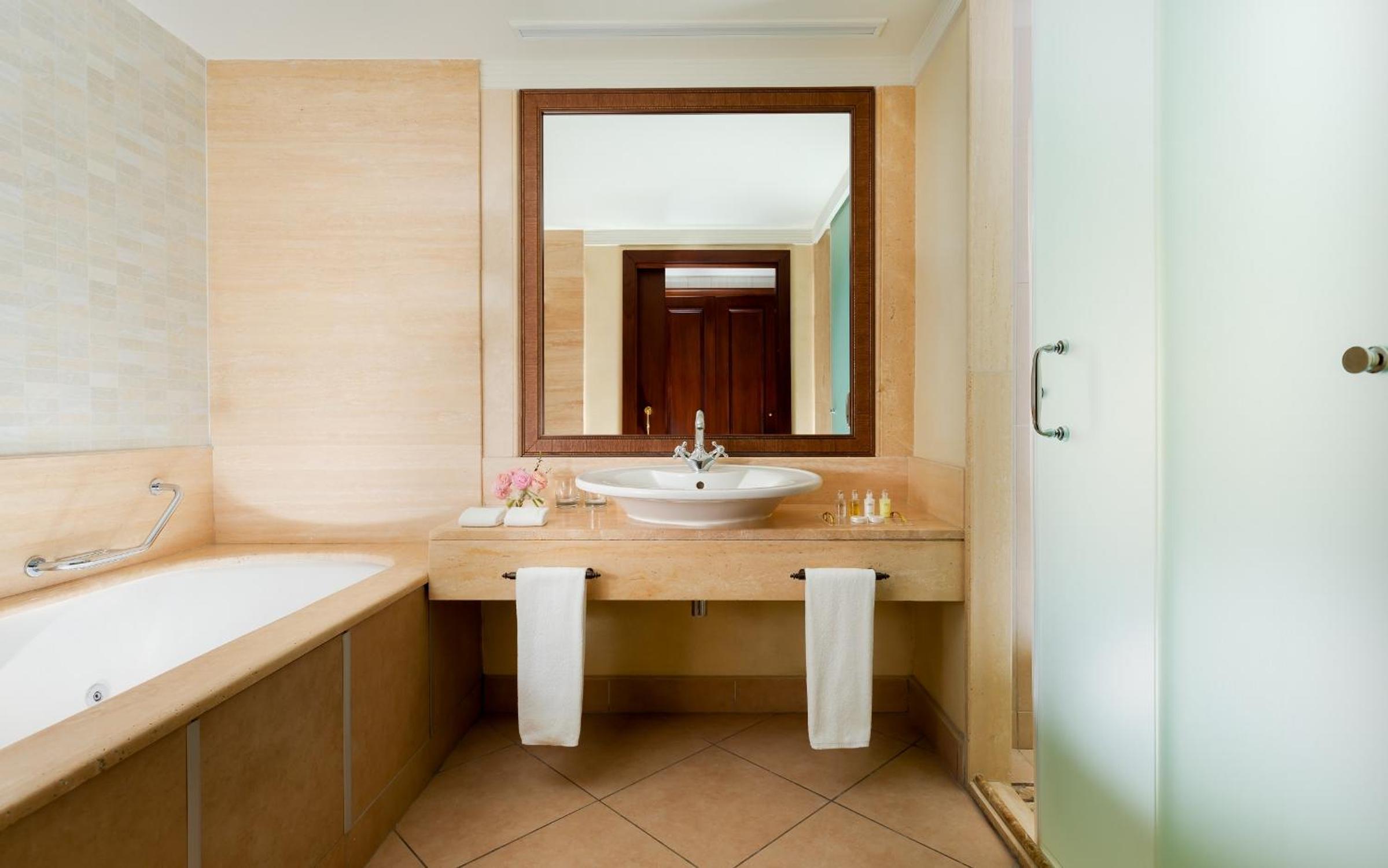 Superior Twin Room - Photo 8