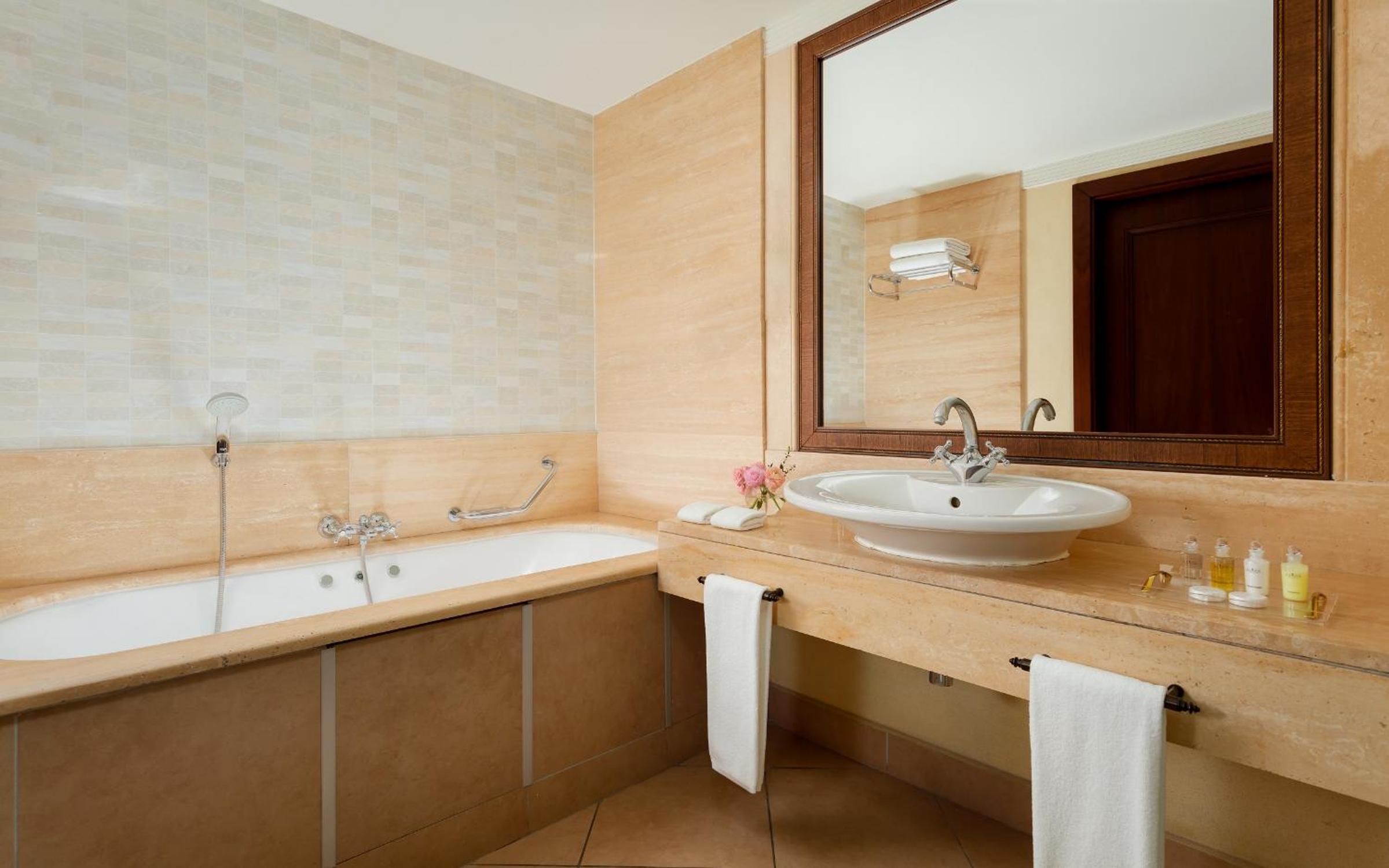 Superior Twin Room - Photo 10