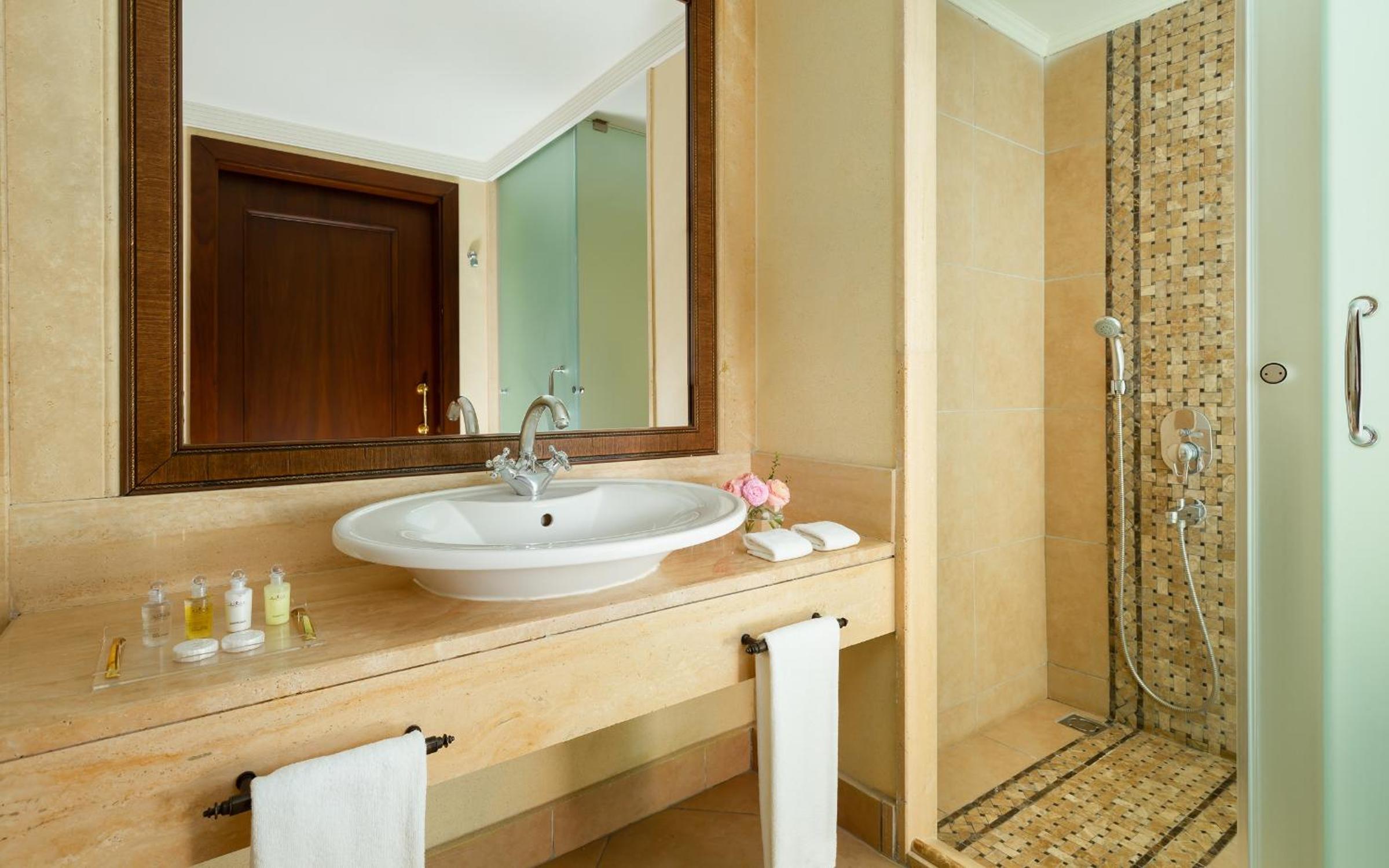 Superior Twin Room - Photo 9