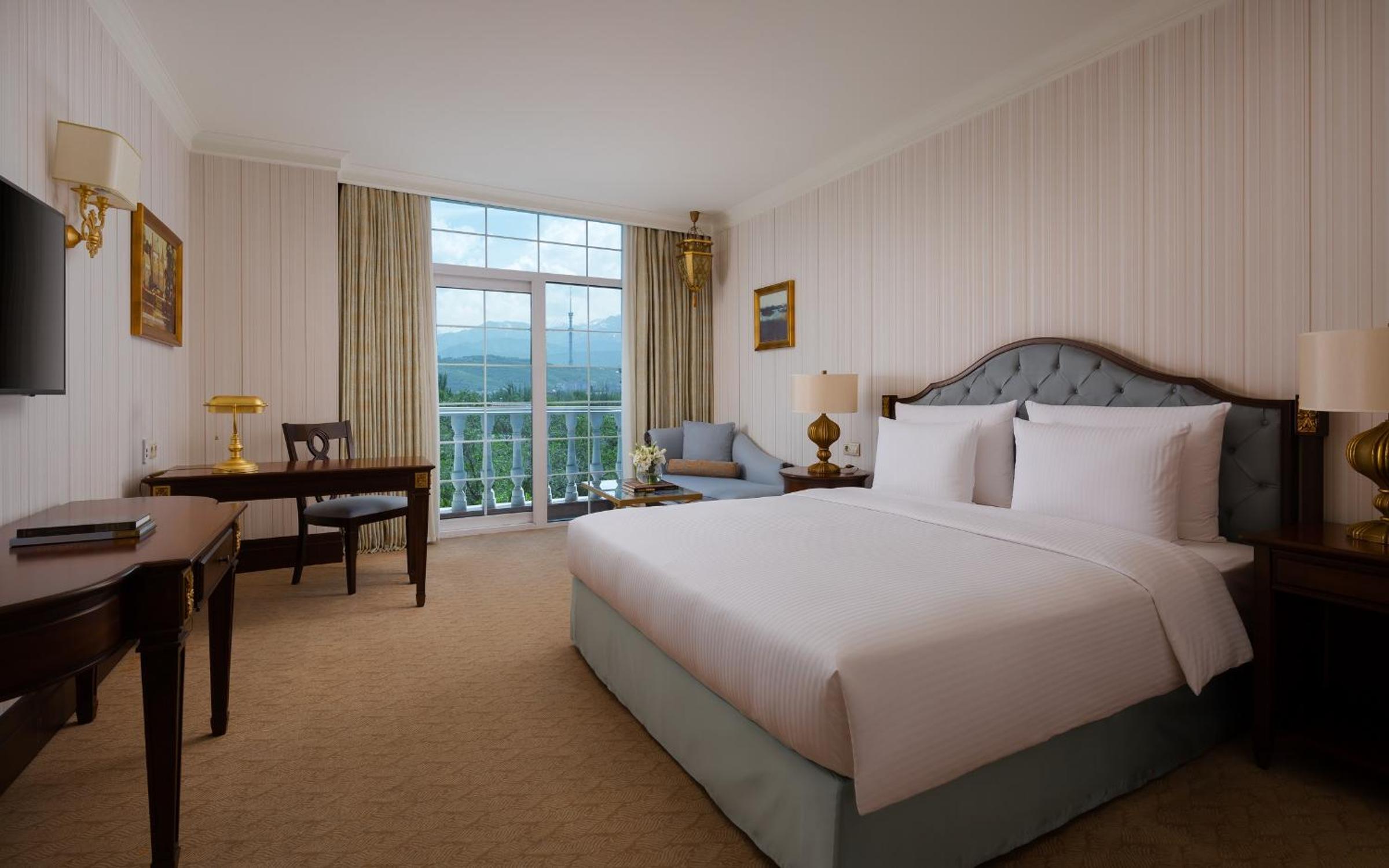 Deluxe King Room with Park View