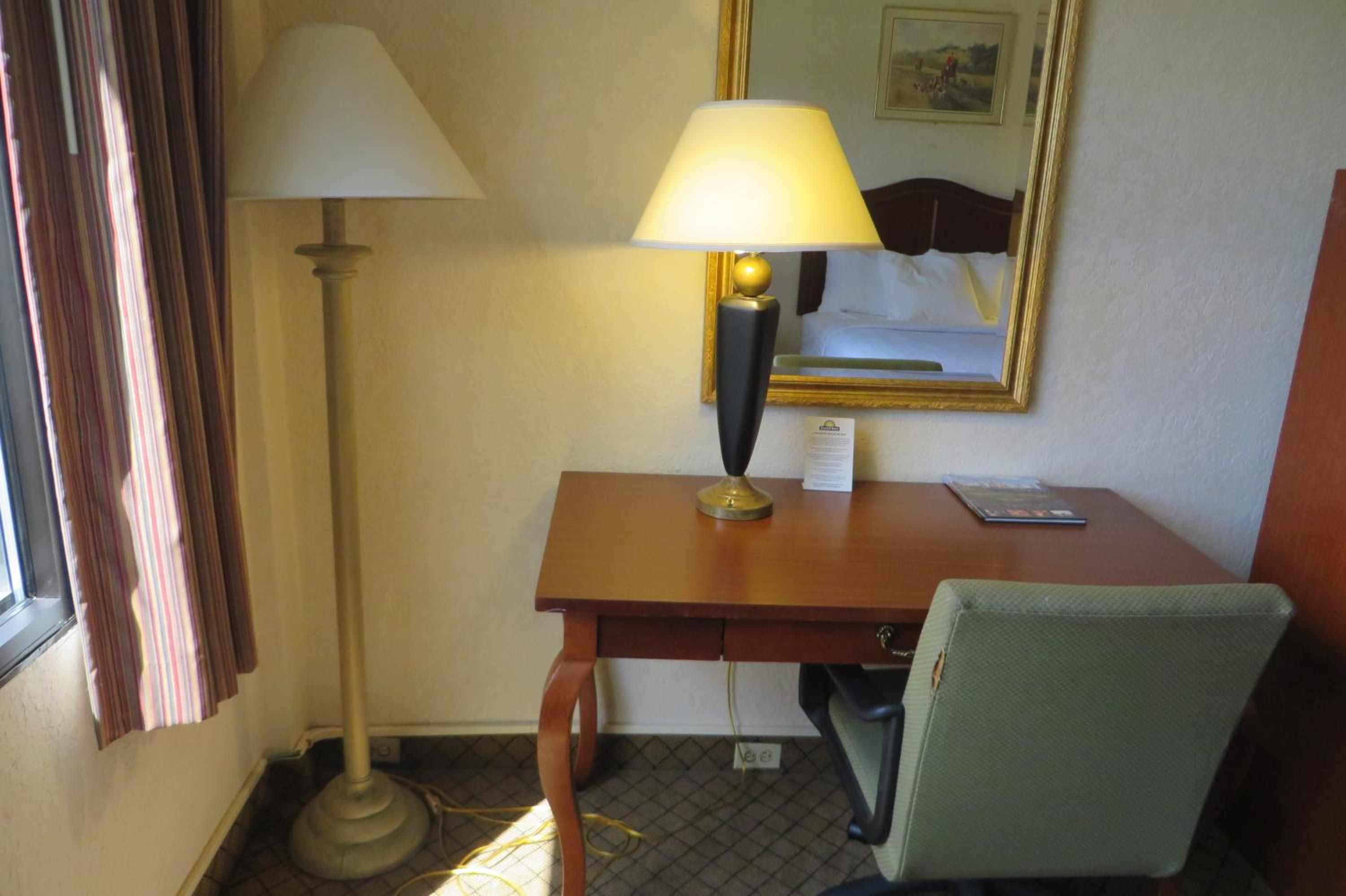 Superior King Room - Non-Smoking - Photo 2