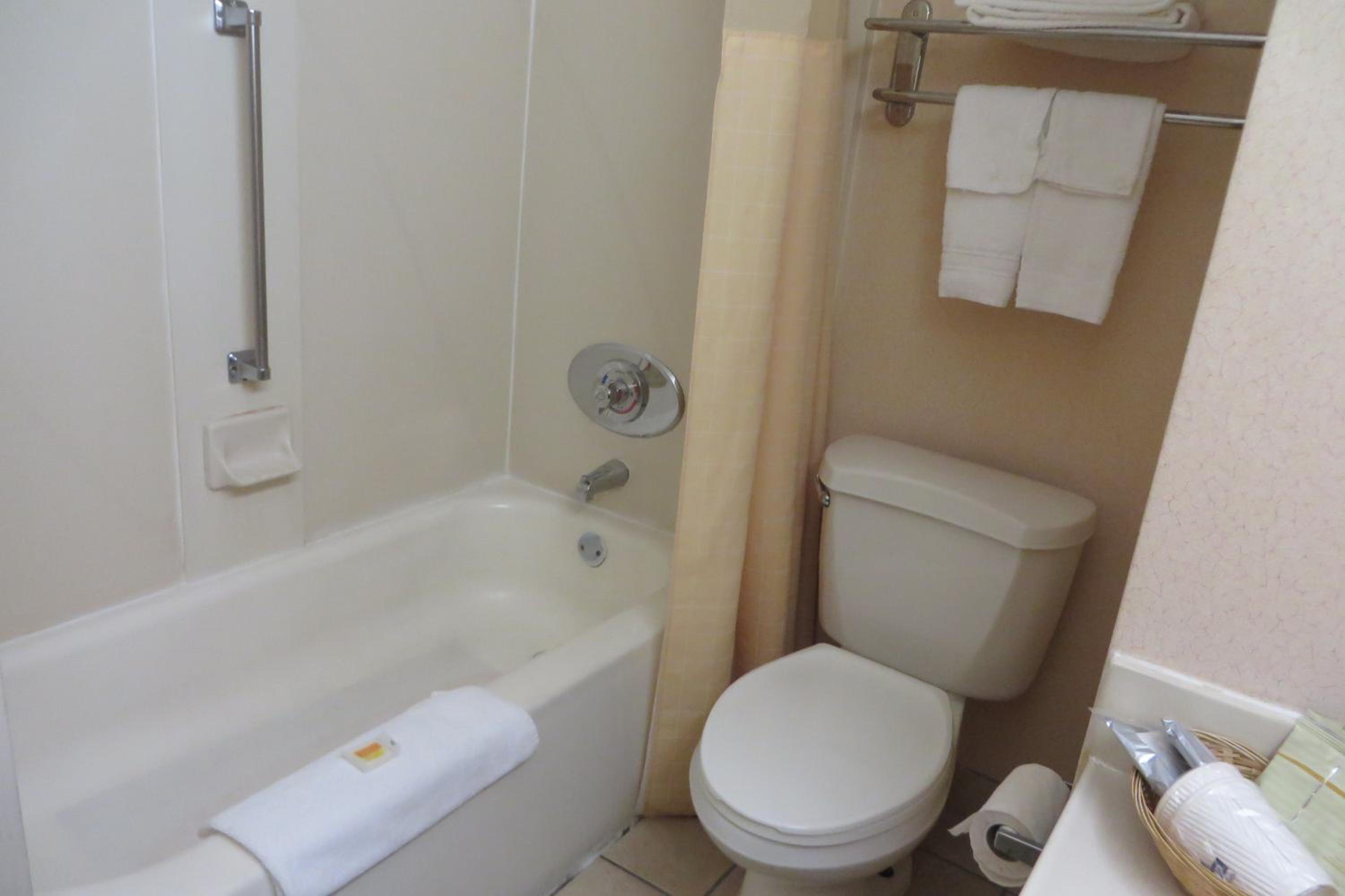 Standard King Room - Non-Smoking  - Photo 2