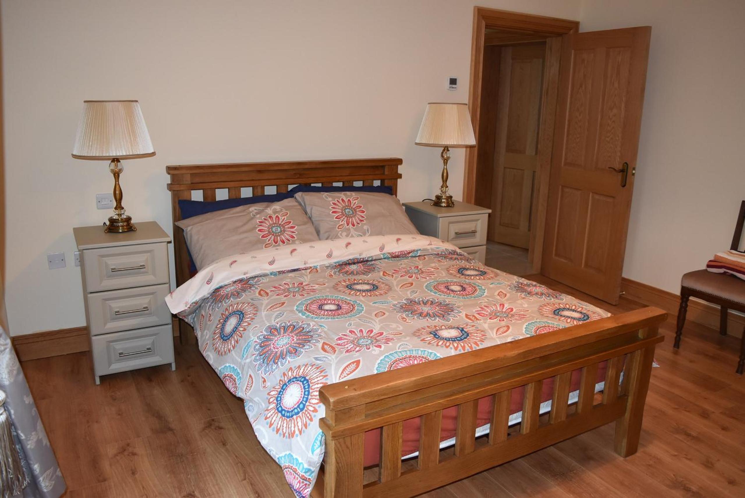 Five-Bedroom House photo 1
