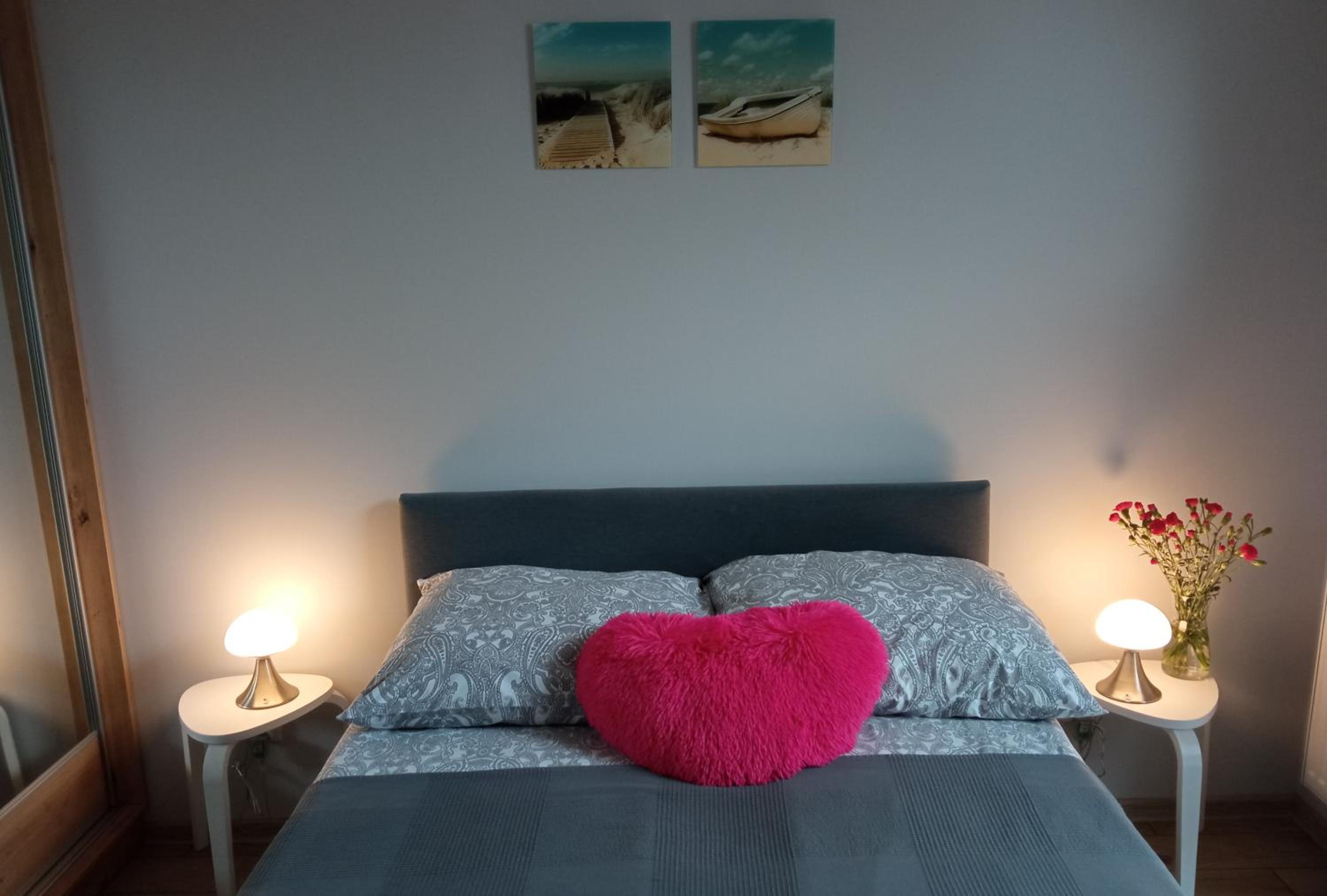 One-Bedroom Apartment - Photo 2
