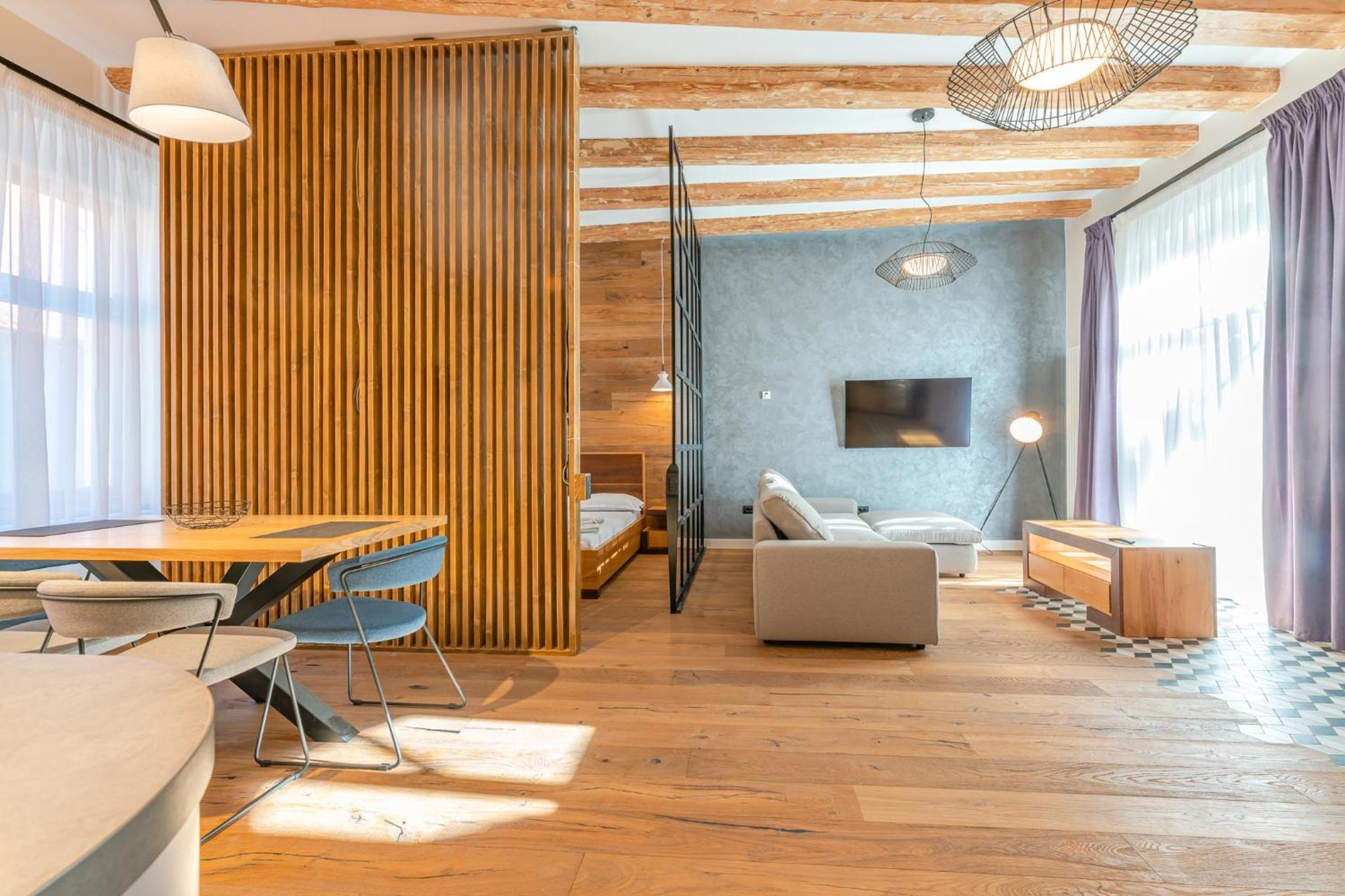 King Studio with Sofa Bed - Photo 4