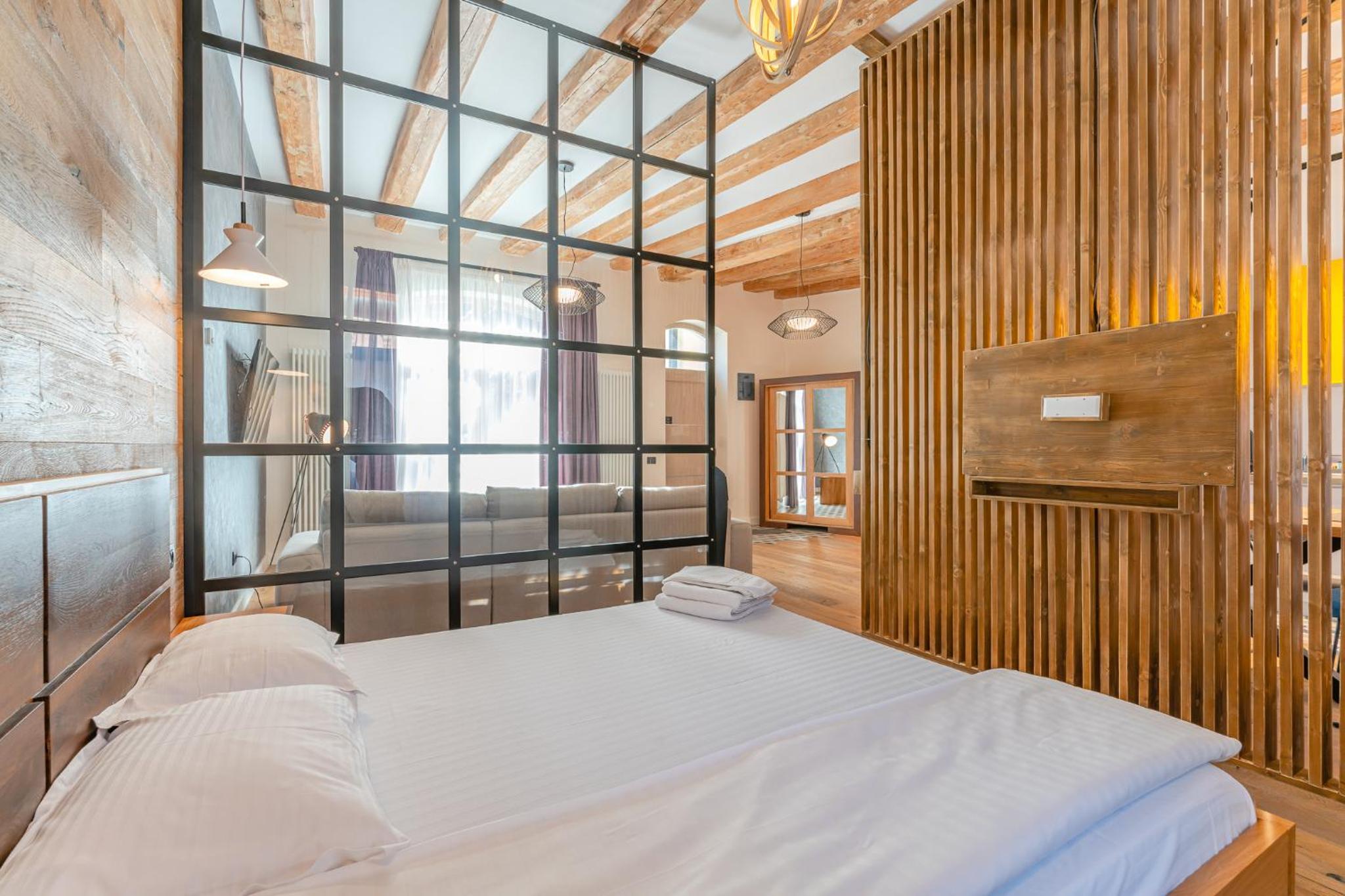 King Studio with Sofa Bed - Photo 9